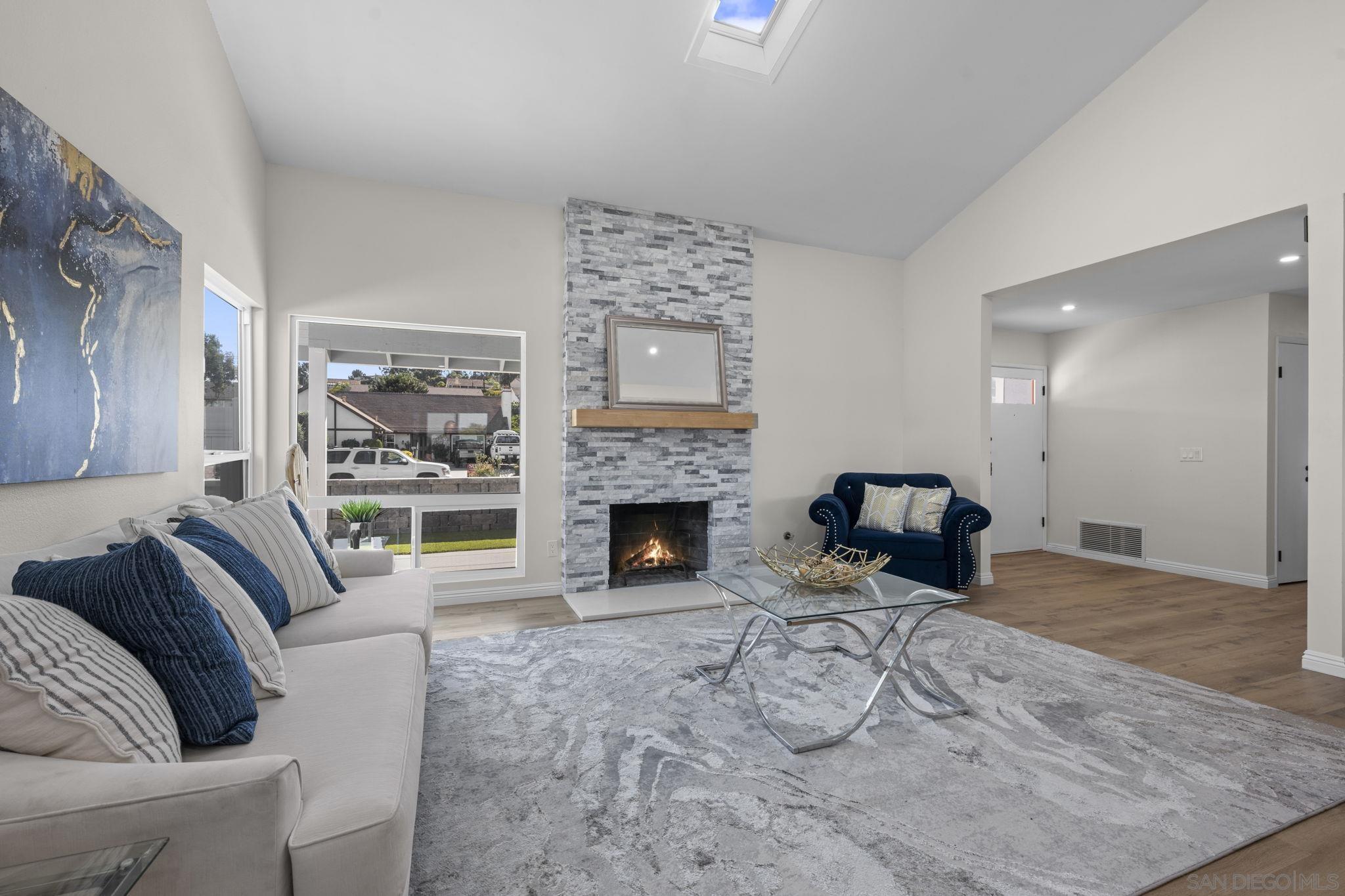 Front Image Thumbnail for SD250045315