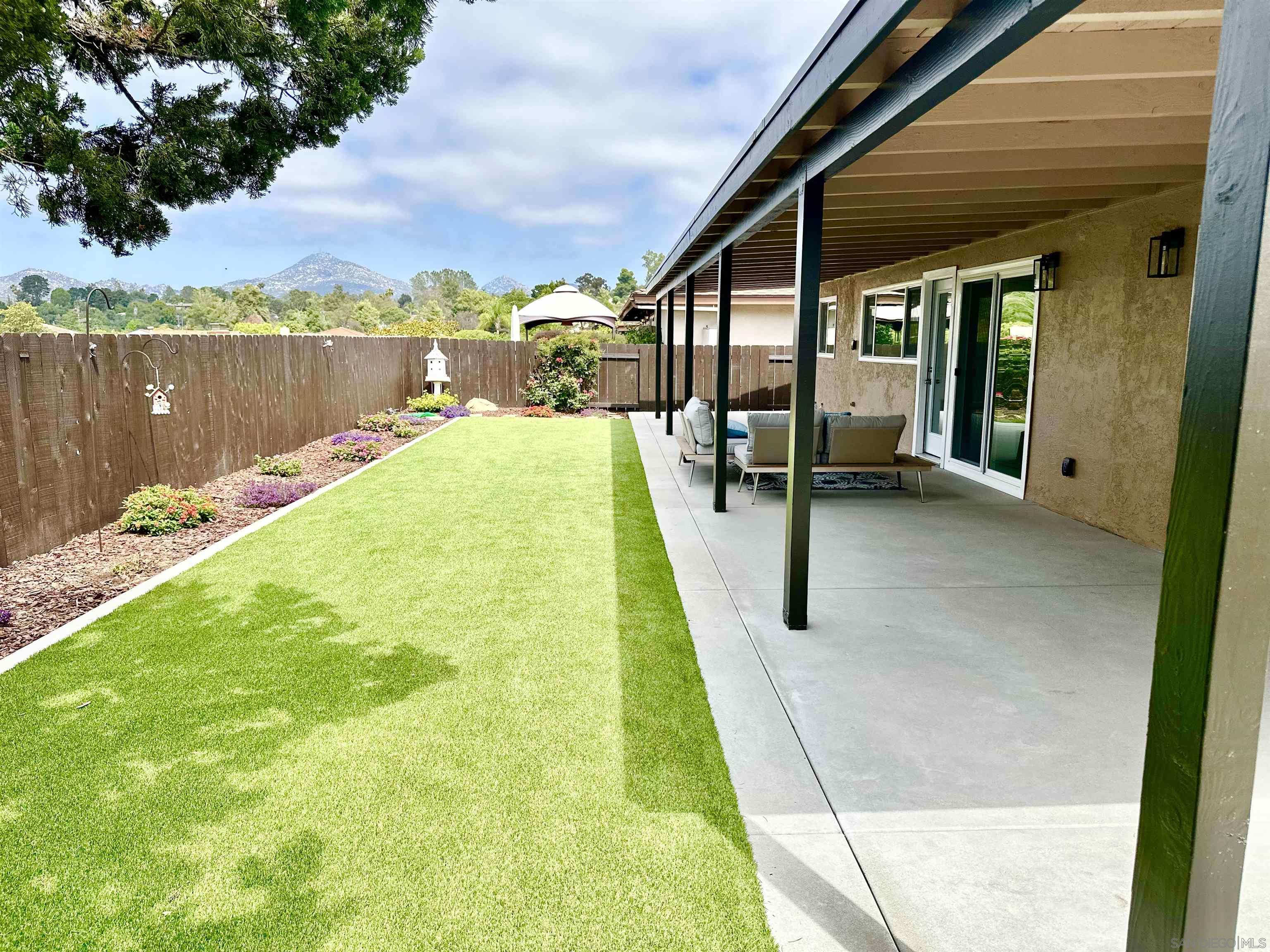 Detail Gallery Image 12 of 22 For 12540  Lomica Dr., San Diego,  CA 92128 - 3 Beds | 2 Baths