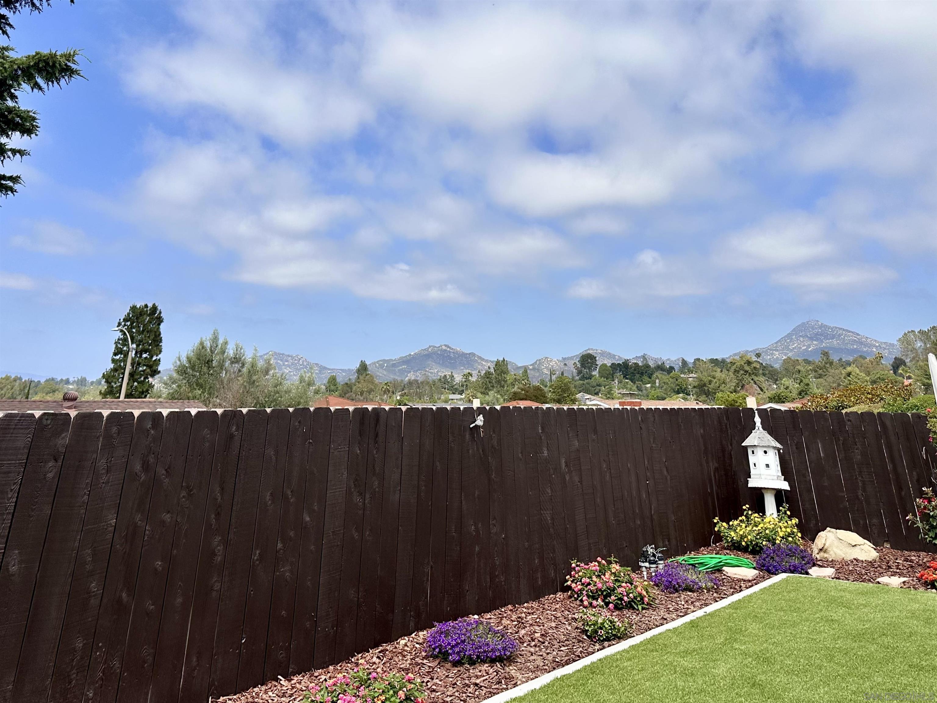 Detail Gallery Image 13 of 22 For 12540  Lomica Dr., San Diego,  CA 92128 - 3 Beds | 2 Baths