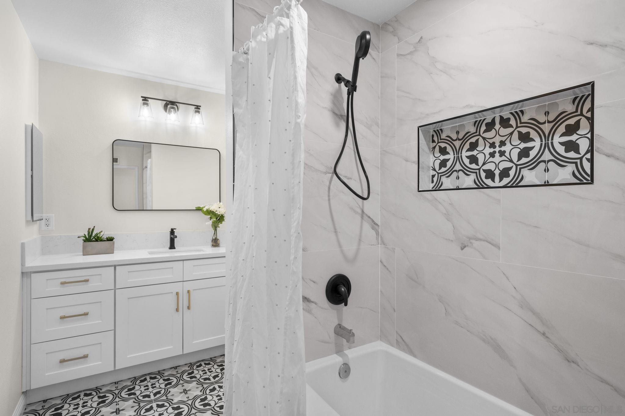 Detail Gallery Image 9 of 22 For 12540  Lomica Dr., San Diego,  CA 92128 - 3 Beds | 2 Baths