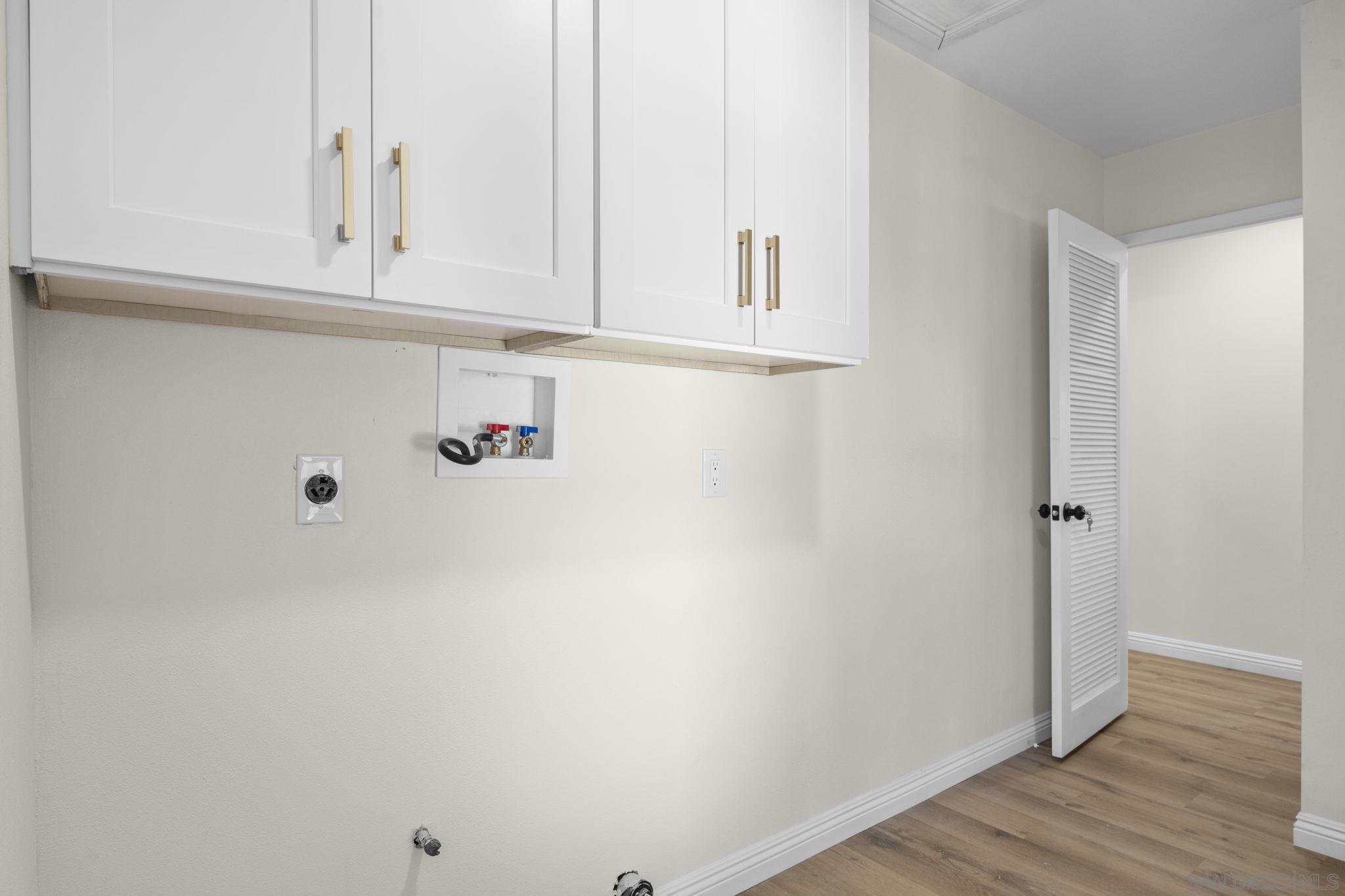 Detail Gallery Image 10 of 22 For 12540  Lomica Dr., San Diego,  CA 92128 - 3 Beds | 2 Baths