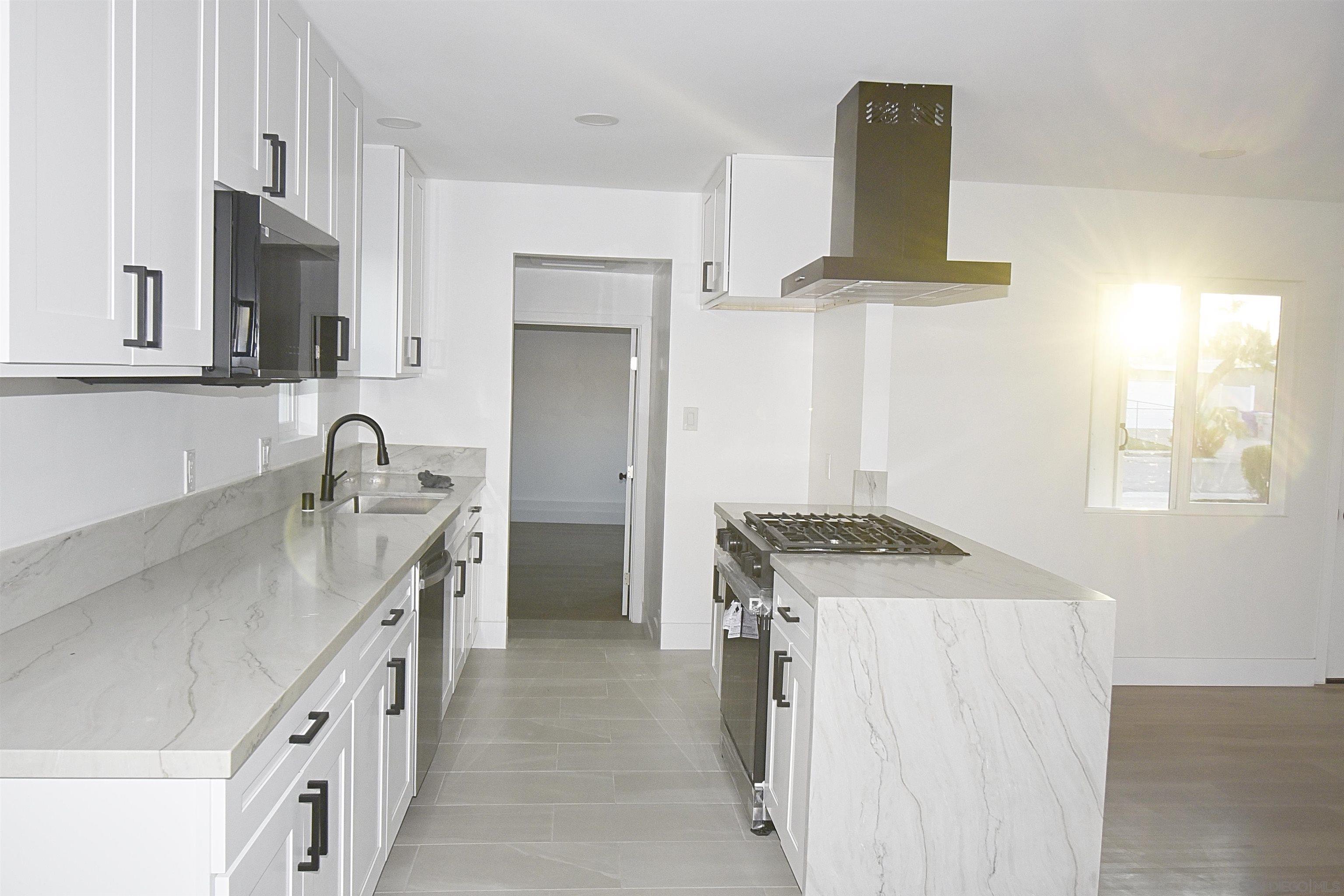 Detail Gallery Image 39 of 44 For 4646  Coconino Way, San Diego,  CA 92117 - 4 Beds | 3 Baths