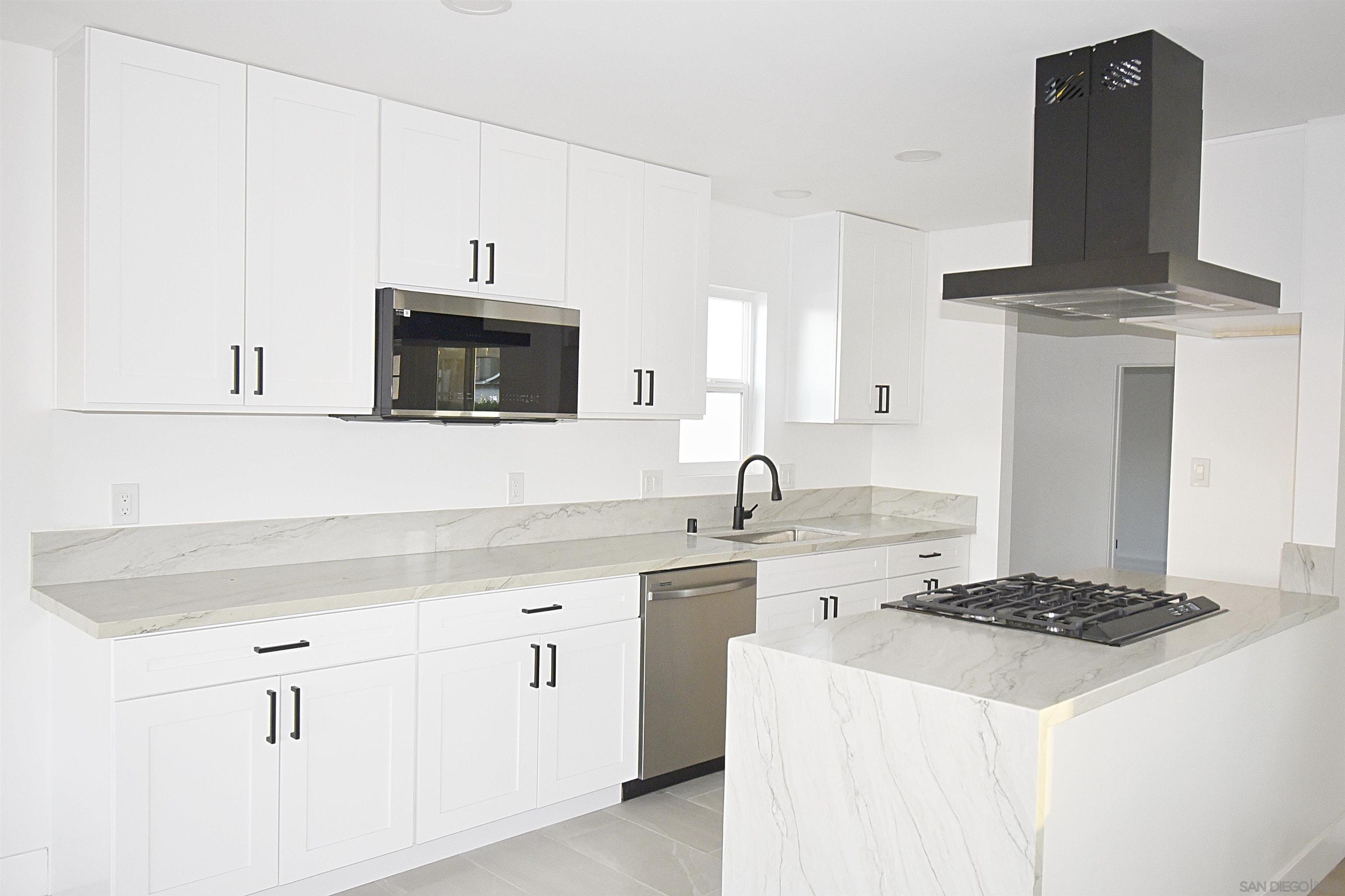 Detail Gallery Image 7 of 44 For 4646  Coconino Way, San Diego,  CA 92117 - 4 Beds | 3 Baths