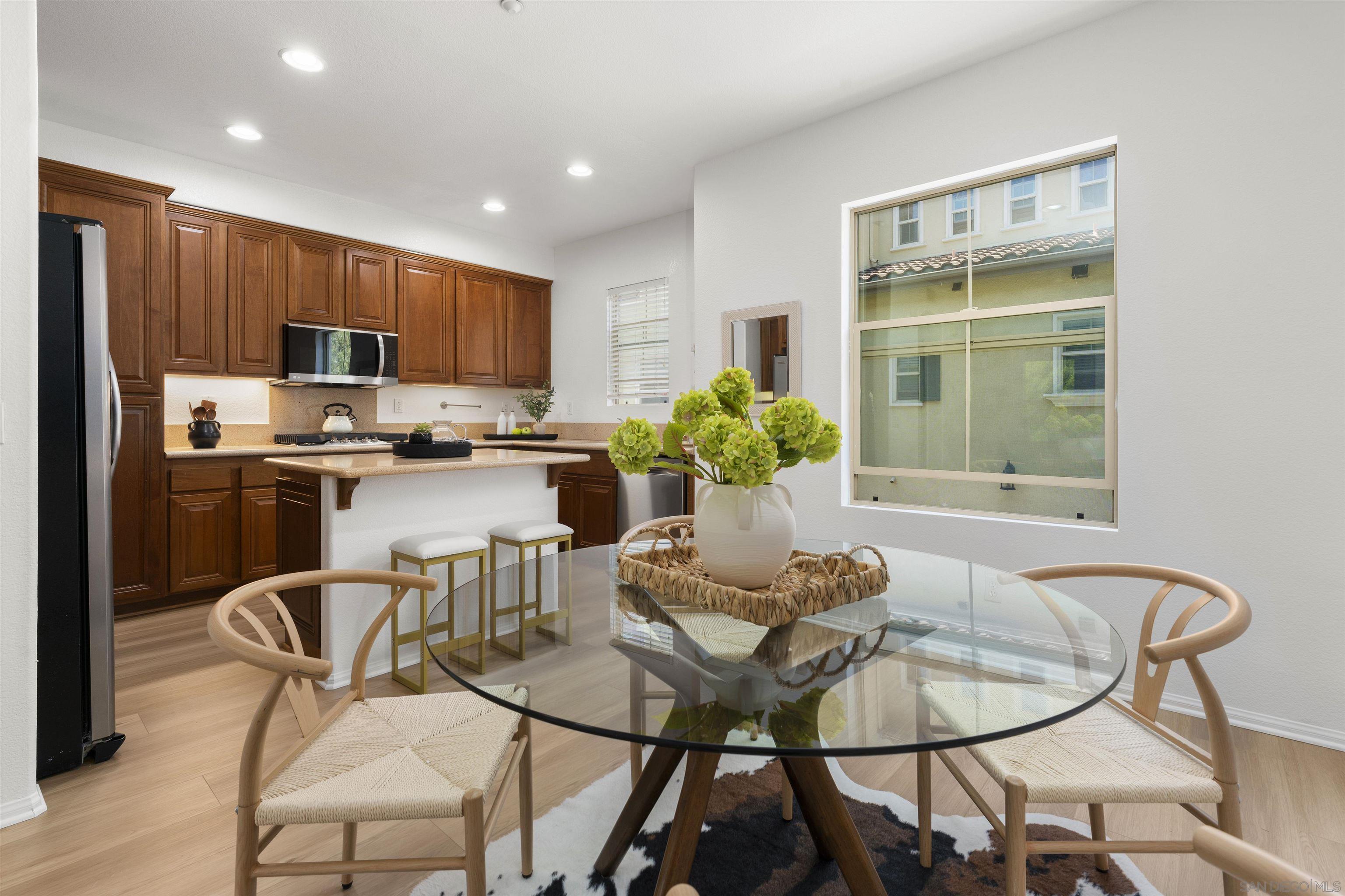 Detail Gallery Image 15 of 57 For 2517  Escala Circle, San Diego,  CA 92108 - 3 Beds | 2/1 Baths