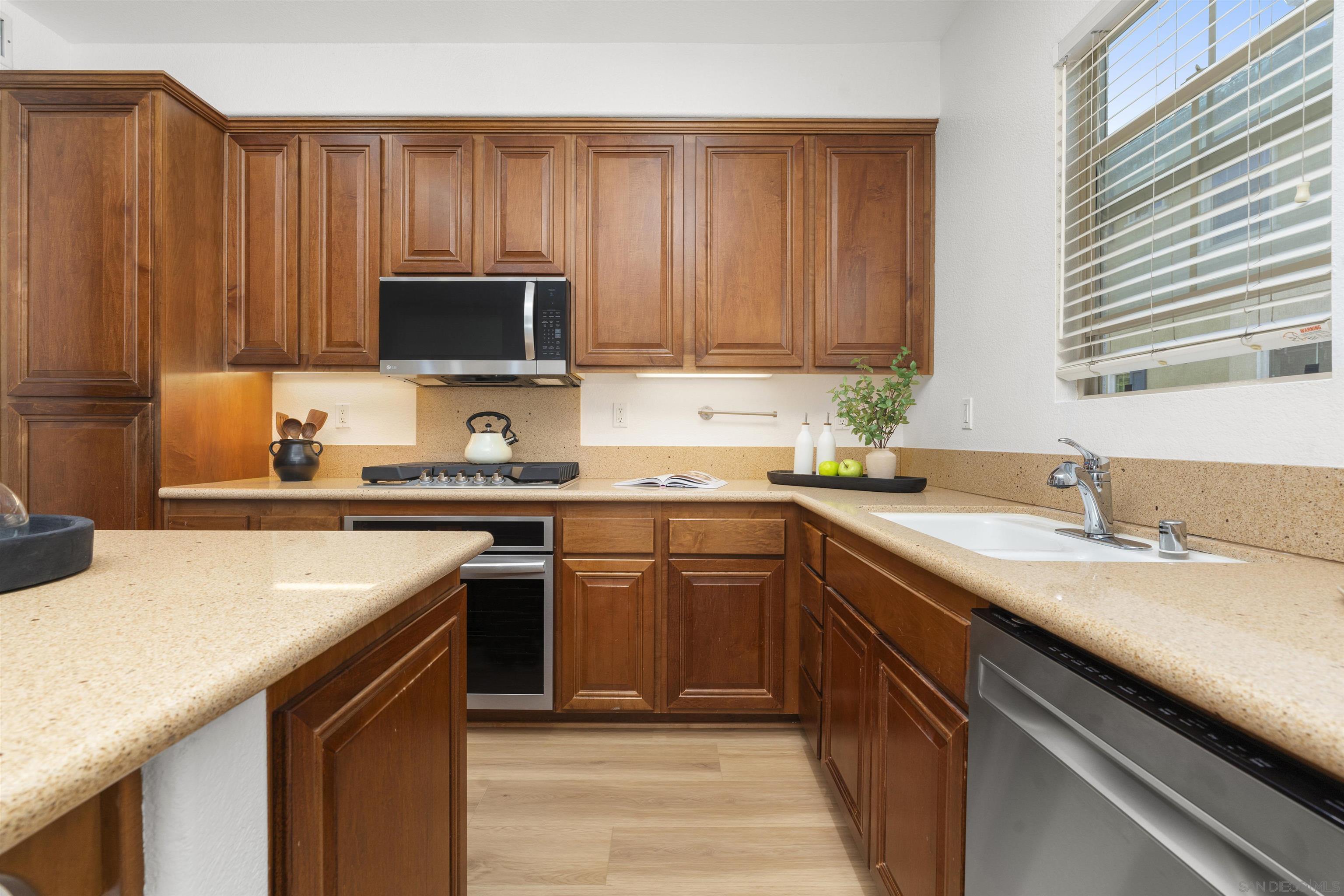 Detail Gallery Image 17 of 57 For 2517  Escala Circle, San Diego,  CA 92108 - 3 Beds | 2/1 Baths