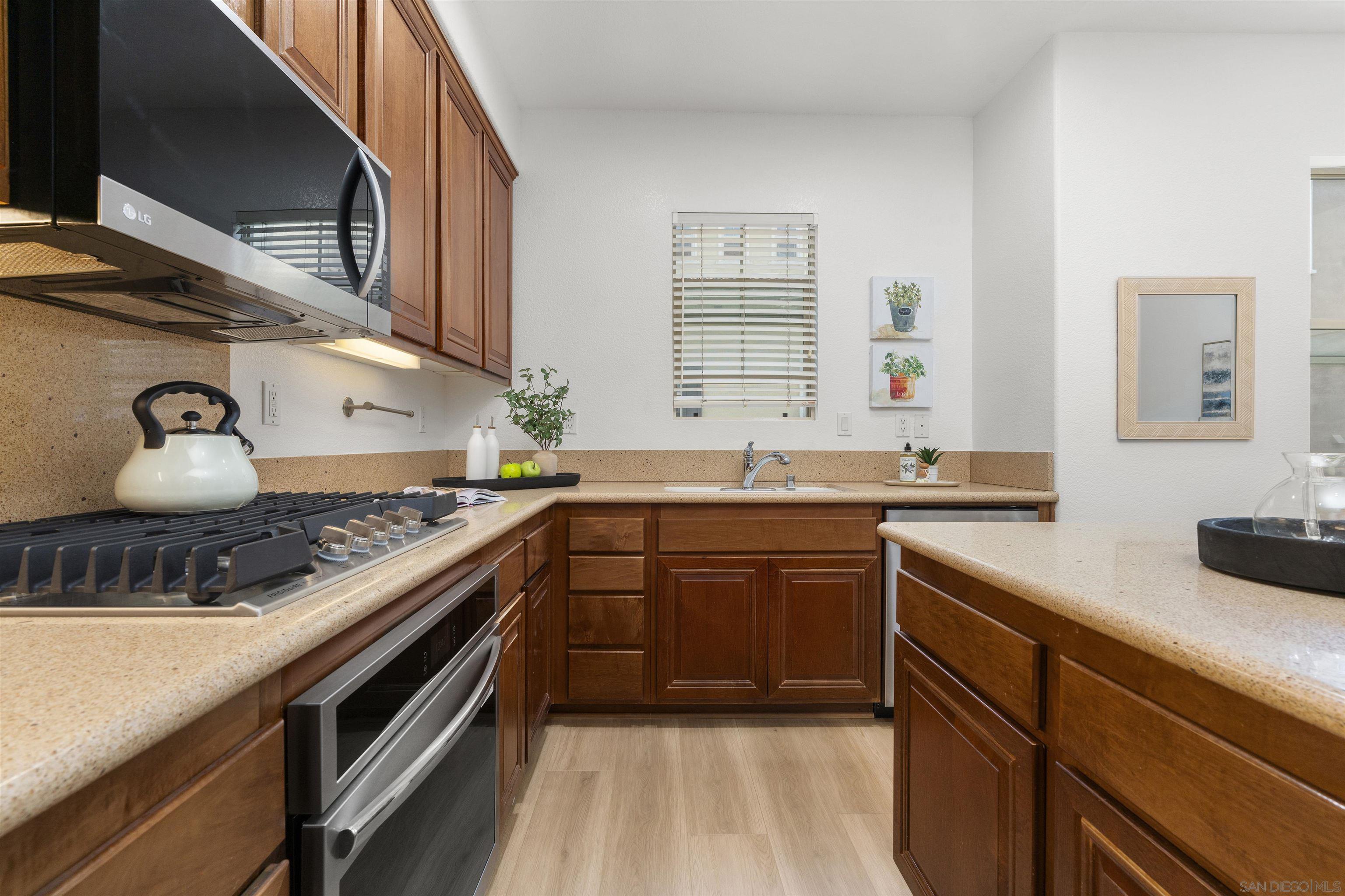 Detail Gallery Image 22 of 57 For 2517  Escala Circle, San Diego,  CA 92108 - 3 Beds | 2/1 Baths