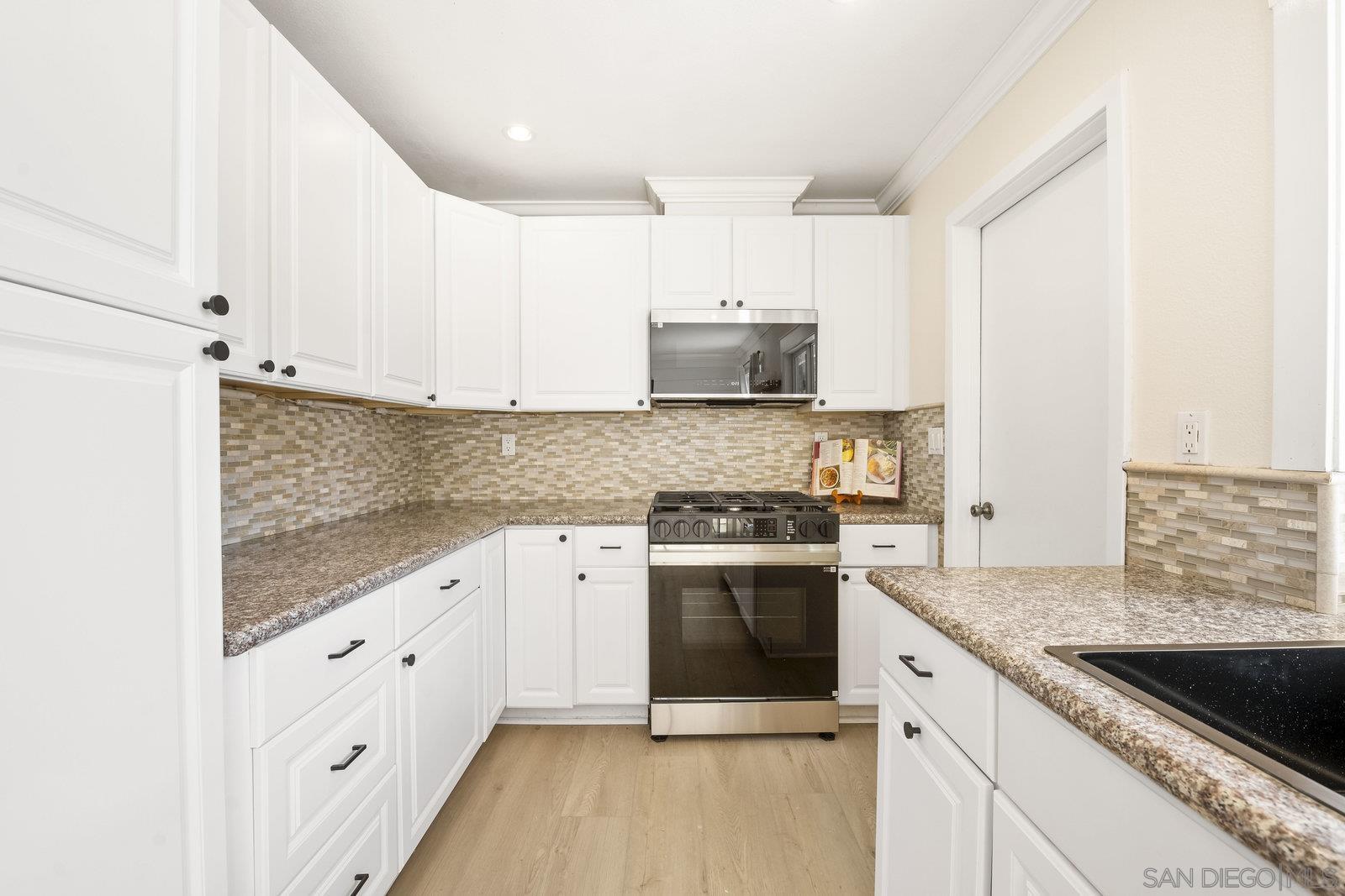 Detail Gallery Image 8 of 21 For 11378  Ajanta Ct, San Diego,  CA 92129 - 4 Beds | 2 Baths