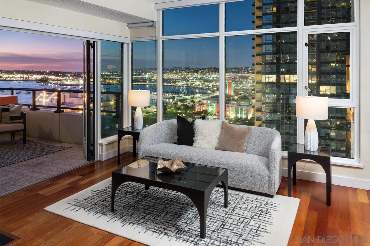 Detail Gallery Image 2 of 46 For 1205  Pacific Hwy  #2002,  San Diego,  CA 92101 - 2 Beds | 2 Baths