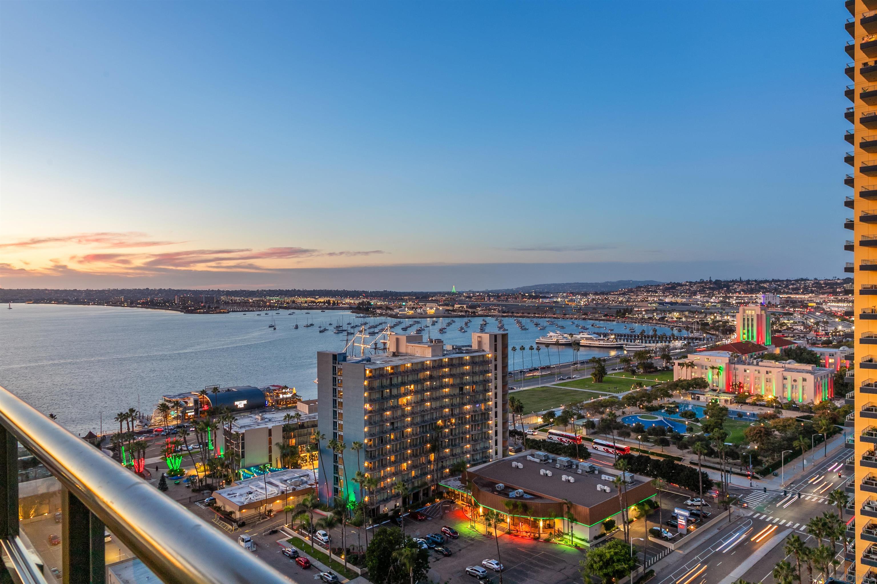 Detail Gallery Image 11 of 46 For 1205  Pacific Hwy  #2002,  San Diego,  CA 92101 - 2 Beds | 2 Baths