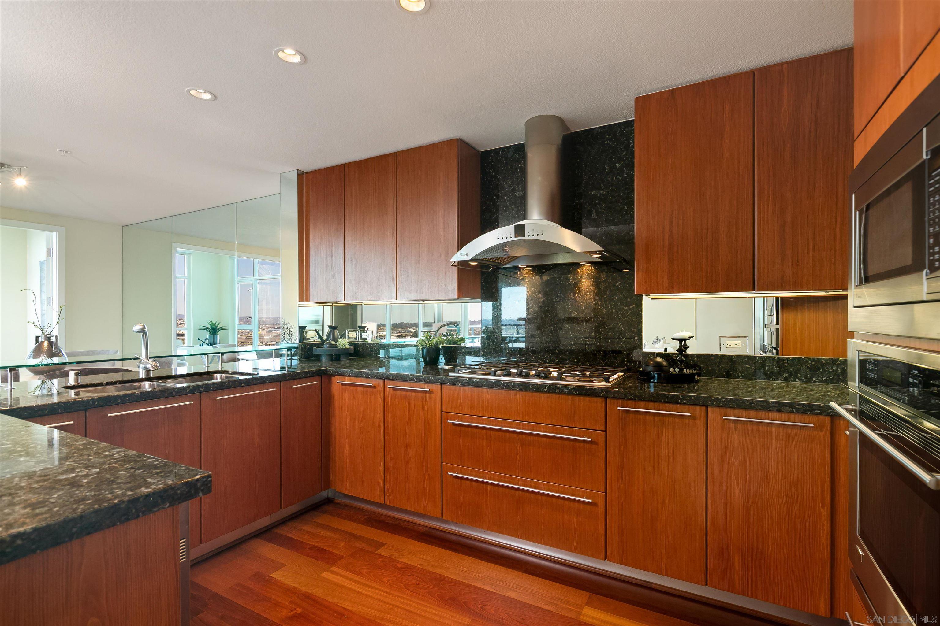 Detail Gallery Image 15 of 46 For 1205  Pacific Hwy  #2002,  San Diego,  CA 92101 - 2 Beds | 2 Baths