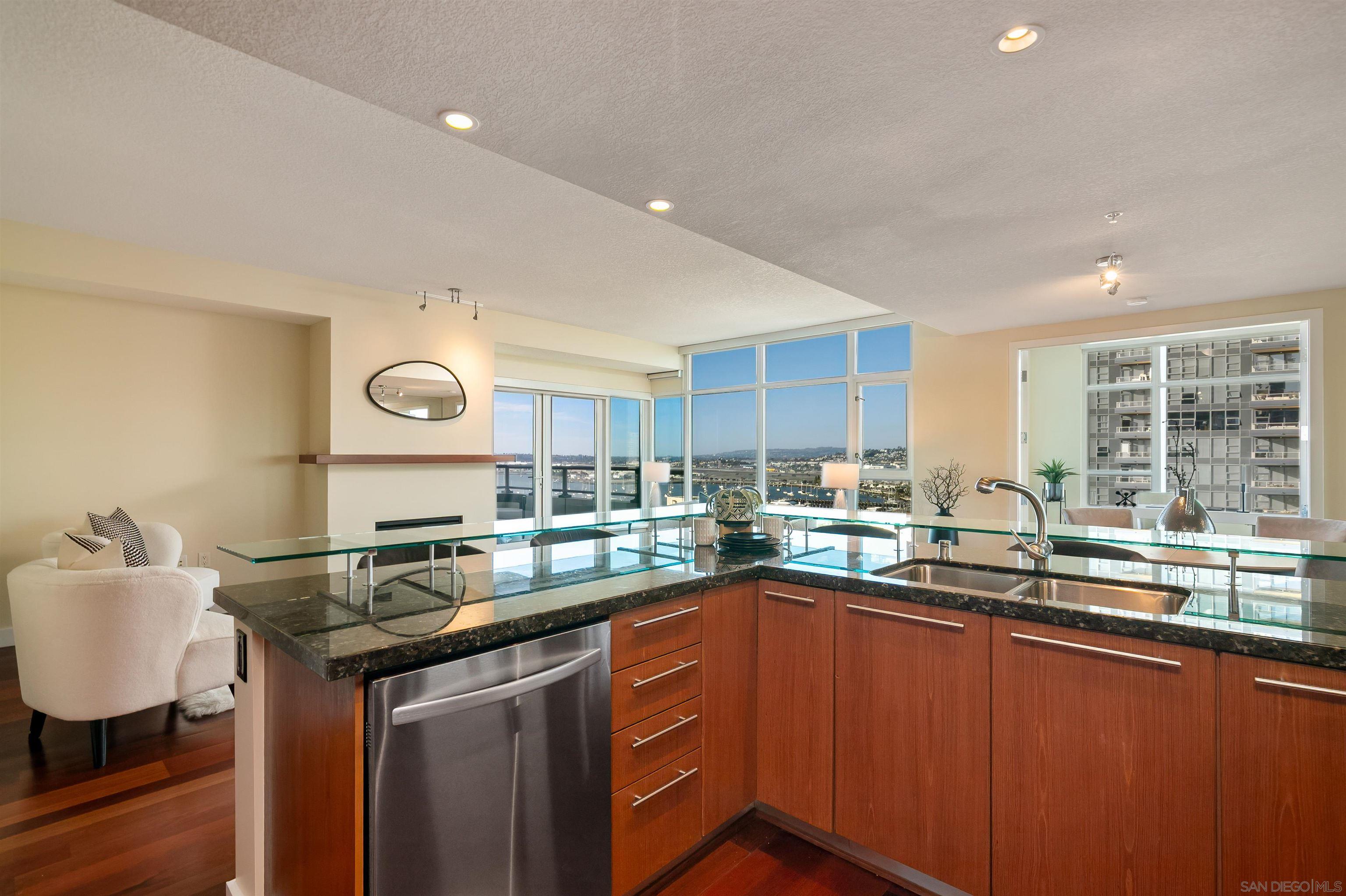 Detail Gallery Image 16 of 46 For 1205  Pacific Hwy  #2002,  San Diego,  CA 92101 - 2 Beds | 2 Baths