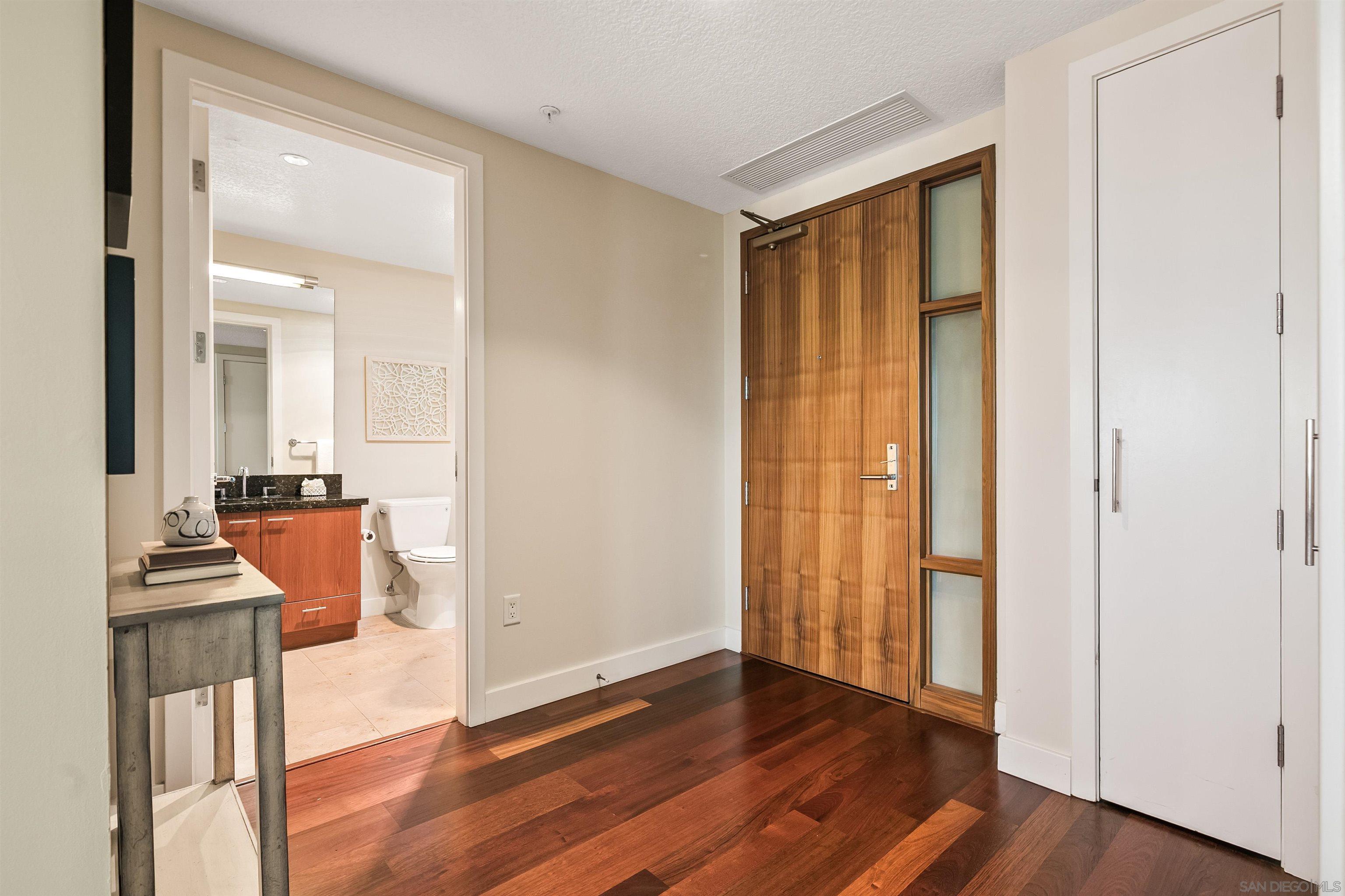 Detail Gallery Image 27 of 46 For 1205  Pacific Hwy  #2002,  San Diego,  CA 92101 - 2 Beds | 2 Baths