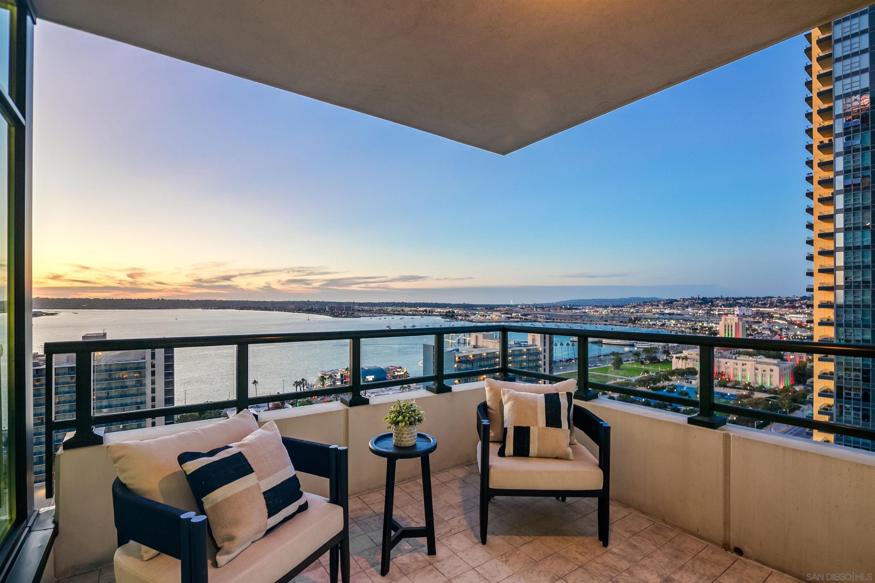 Detail Gallery Image 5 of 46 For 1205  Pacific Hwy  #2002,  San Diego,  CA 92101 - 2 Beds | 2 Baths