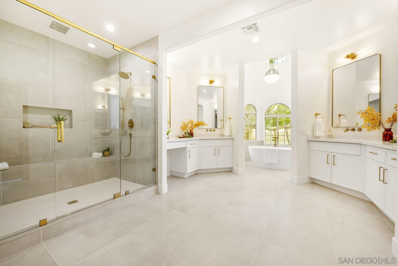 Detail Gallery Image 2 of 60 For 17601  Valle Verde, Poway,  CA 92064 - 5 Beds | 3/1 Baths