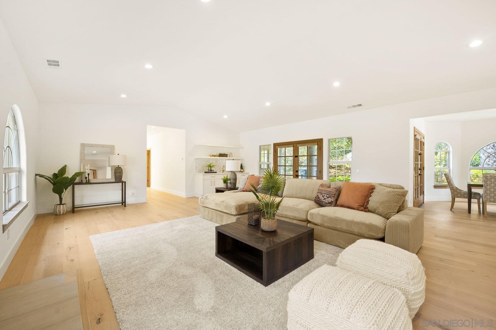 Detail Gallery Image 12 of 60 For 17601  Valle Verde, Poway,  CA 92064 - 5 Beds | 3/1 Baths