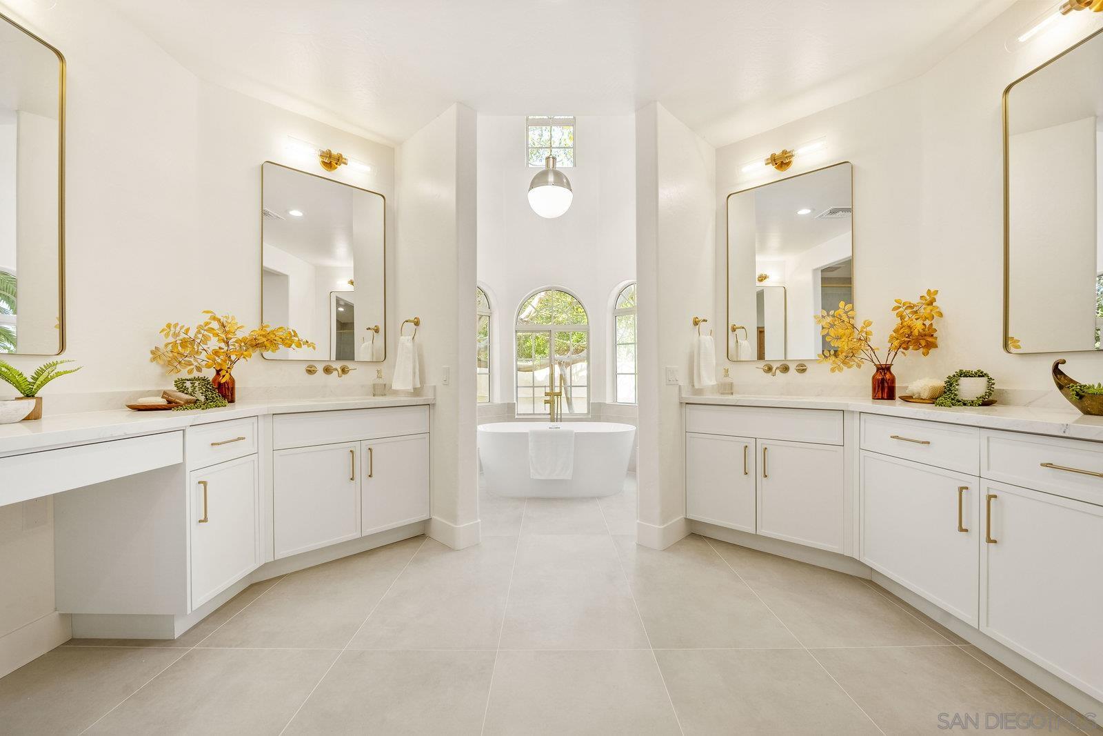 Detail Gallery Image 17 of 60 For 17601  Valle Verde, Poway,  CA 92064 - 5 Beds | 3/1 Baths