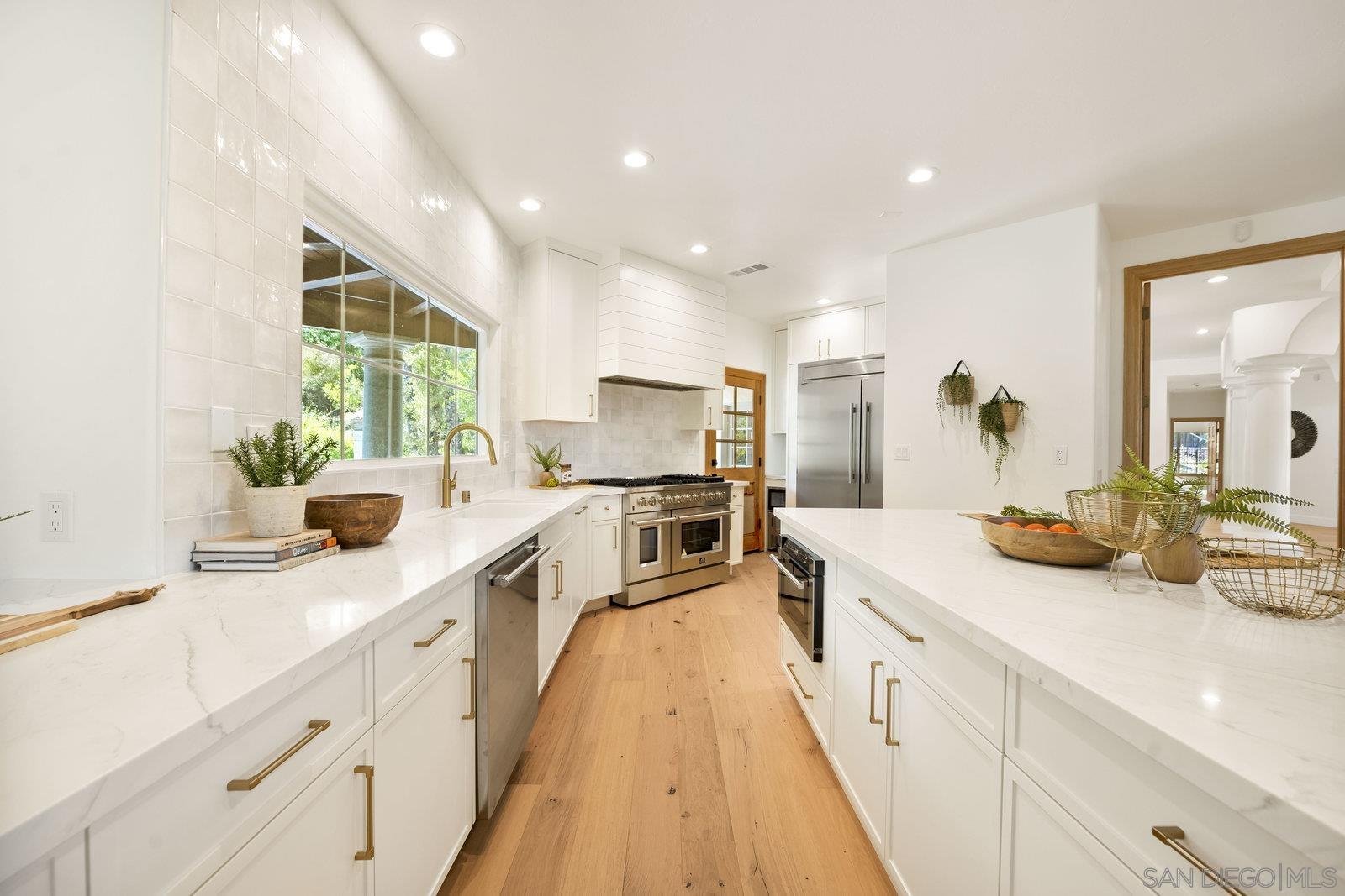 Detail Gallery Image 3 of 60 For 17601  Valle Verde, Poway,  CA 92064 - 5 Beds | 3/1 Baths