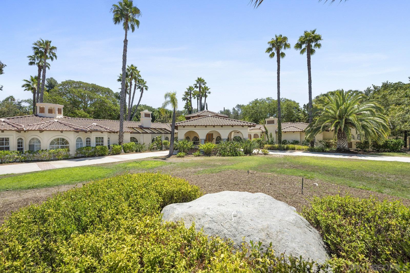 Detail Gallery Image 6 of 60 For 17601  Valle Verde, Poway,  CA 92064 - 5 Beds | 3/1 Baths