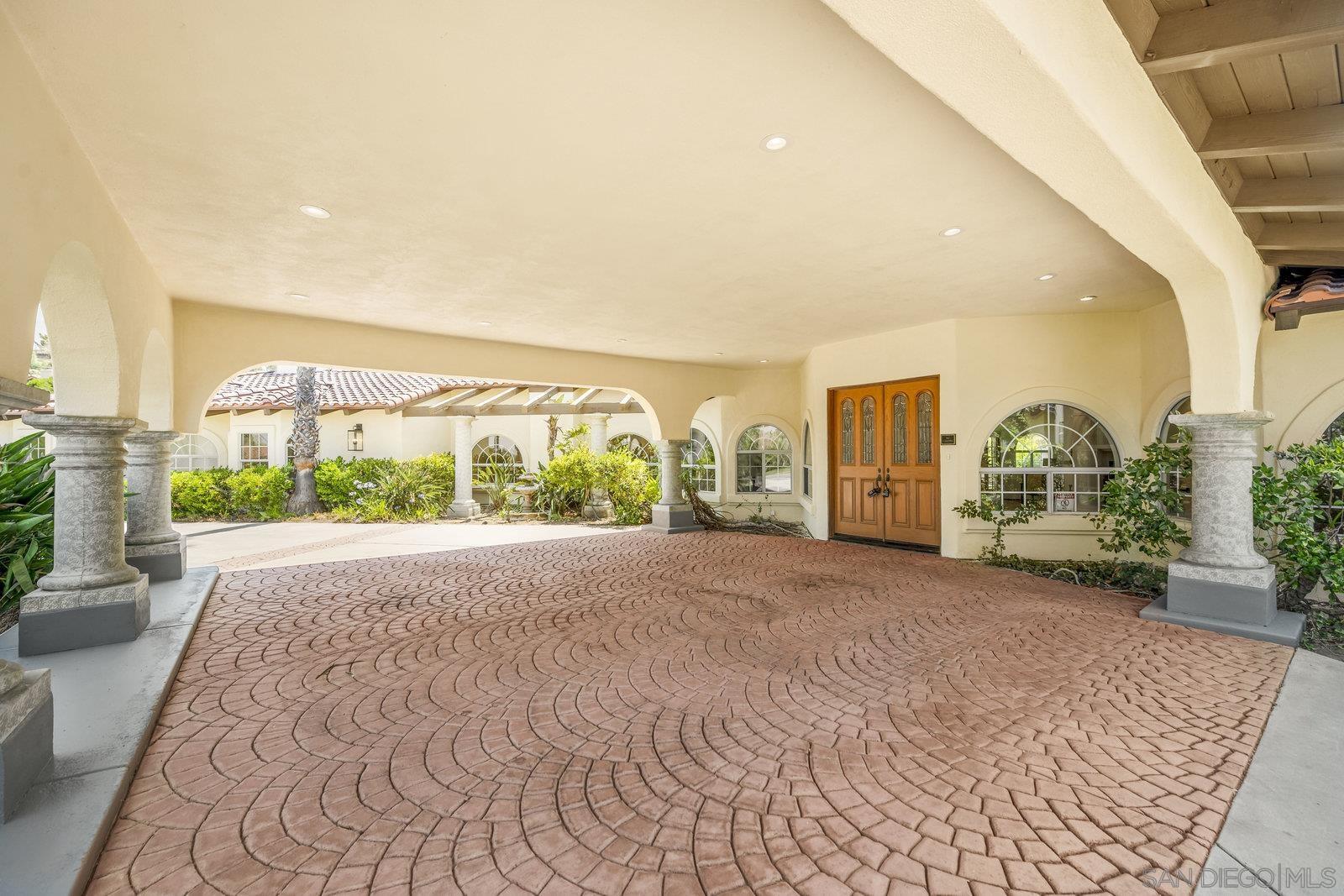 Detail Gallery Image 7 of 60 For 17601  Valle Verde, Poway,  CA 92064 - 5 Beds | 3/1 Baths