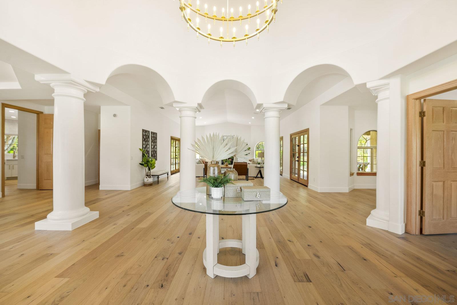 Detail Gallery Image 9 of 60 For 17601  Valle Verde, Poway,  CA 92064 - 5 Beds | 3/1 Baths