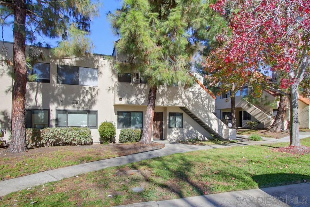 Detail Gallery Image 2 of 40 For 387 N Melrose Dr  #D,  Vista,  CA 92083 - 2 Beds | 2 Baths