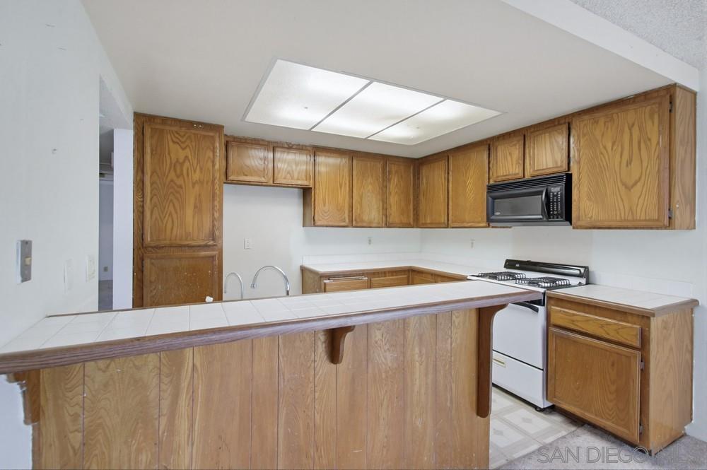 Detail Gallery Image 14 of 40 For 387 N Melrose Dr  #D,  Vista,  CA 92083 - 2 Beds | 2 Baths