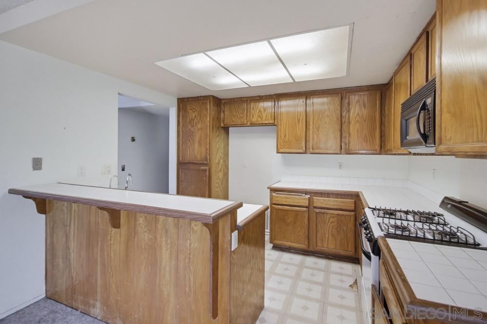 Detail Gallery Image 15 of 40 For 387 N Melrose Dr  #D,  Vista,  CA 92083 - 2 Beds | 2 Baths