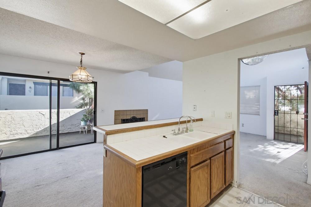 Detail Gallery Image 16 of 40 For 387 N Melrose Dr  #D,  Vista,  CA 92083 - 2 Beds | 2 Baths