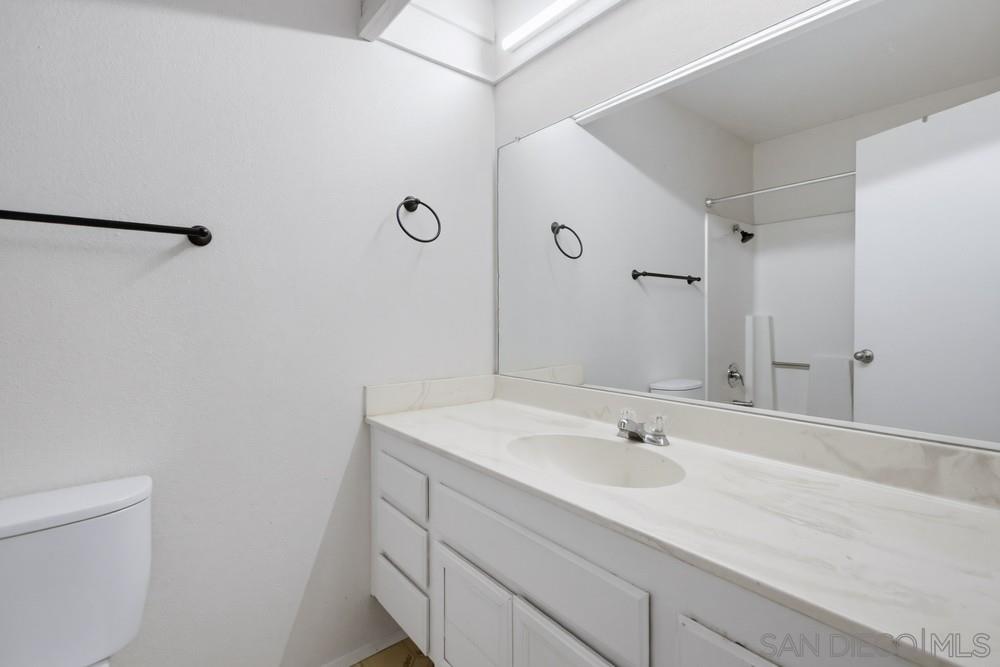 Detail Gallery Image 21 of 40 For 387 N Melrose Dr  #D,  Vista,  CA 92083 - 2 Beds | 2 Baths