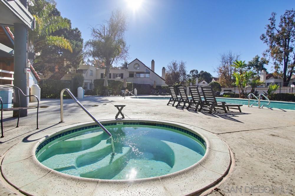 Detail Gallery Image 34 of 40 For 387 N Melrose Dr  #D,  Vista,  CA 92083 - 2 Beds | 2 Baths