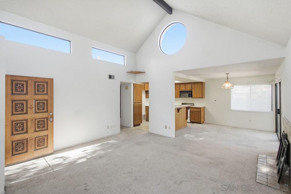 Detail Gallery Image 9 of 40 For 387 N Melrose Dr  #D,  Vista,  CA 92083 - 2 Beds | 2 Baths