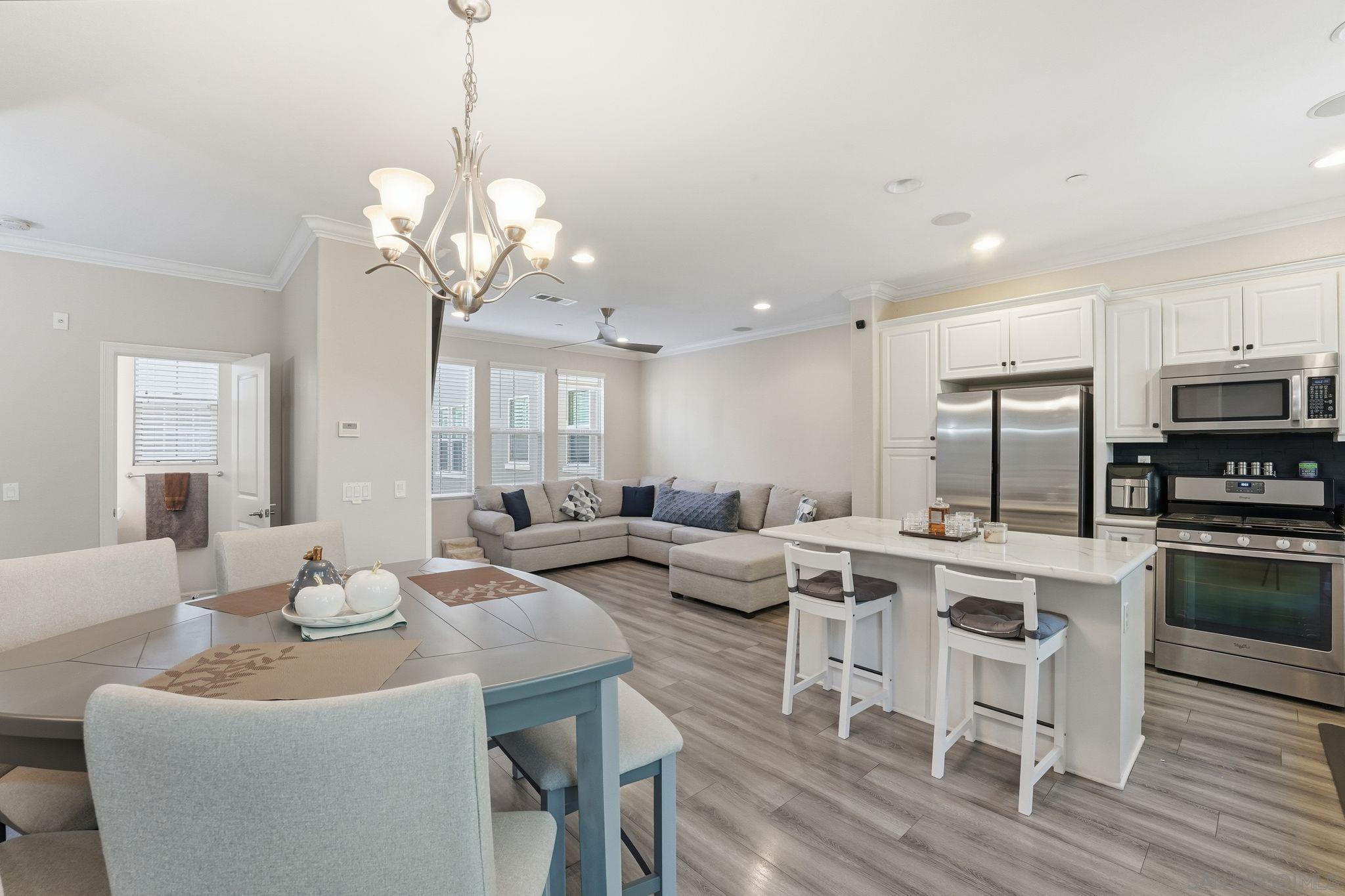 Front Image Thumbnail for SD250045326