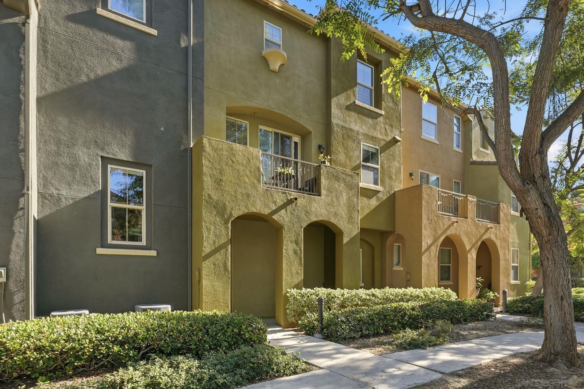 Detail Gallery Image 2 of 35 For 1830  Crimson Ct  #3,  Chula Vista,  CA 91913 - 2 Beds | 2/1 Baths