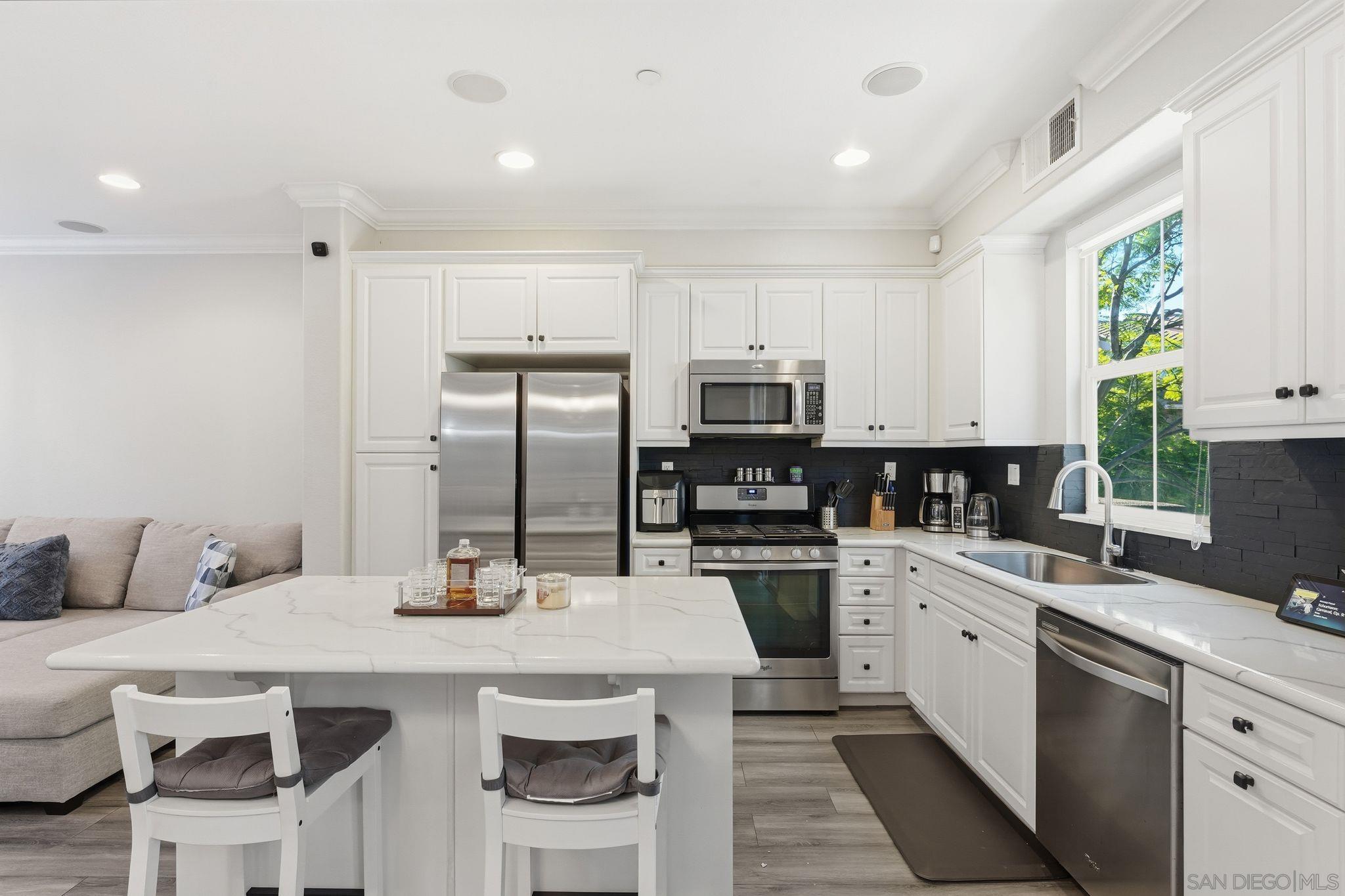 Detail Gallery Image 12 of 35 For 1830  Crimson Ct  #3,  Chula Vista,  CA 91913 - 2 Beds | 2/1 Baths