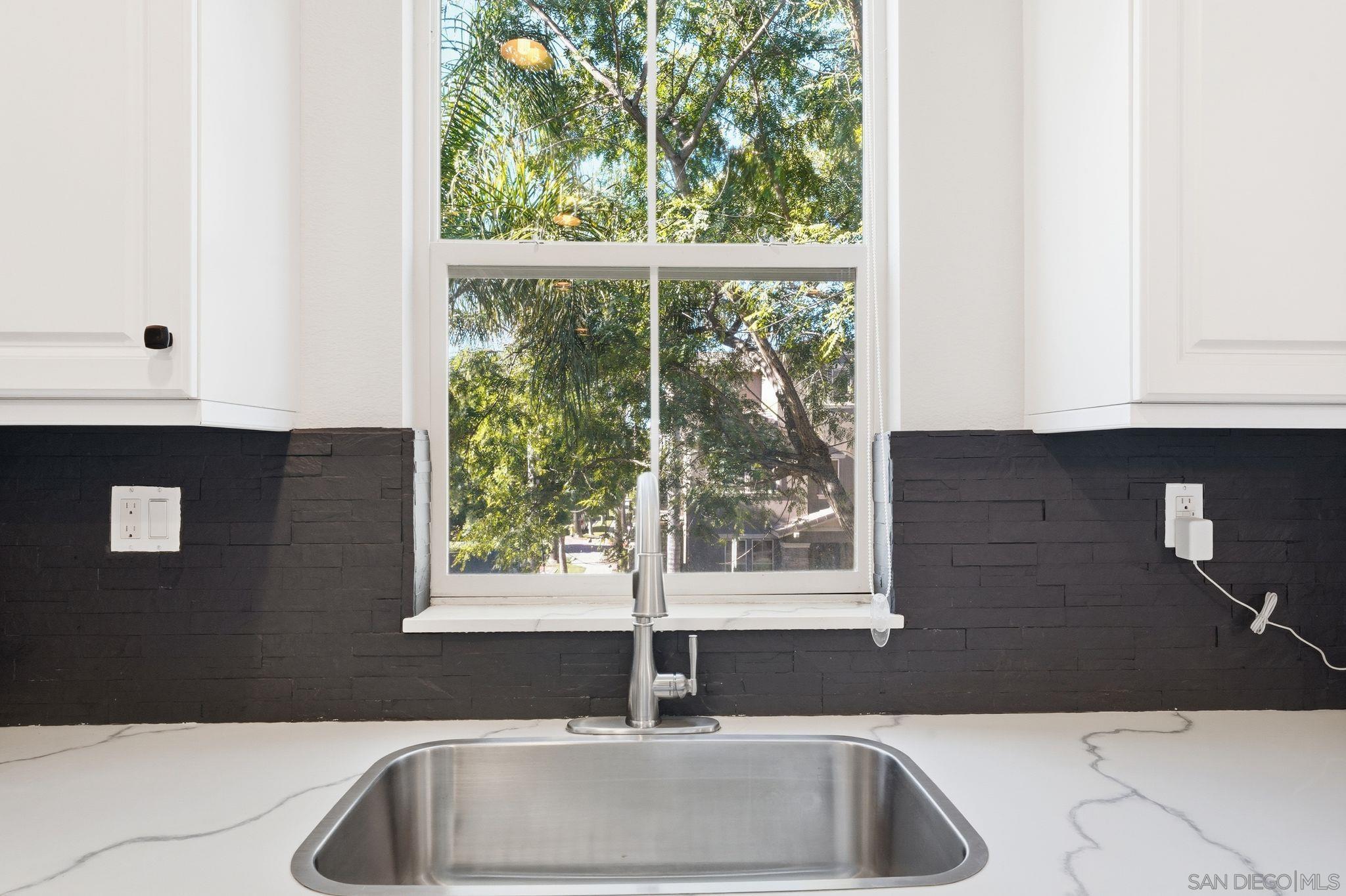 Detail Gallery Image 16 of 35 For 1830  Crimson Ct  #3,  Chula Vista,  CA 91913 - 2 Beds | 2/1 Baths