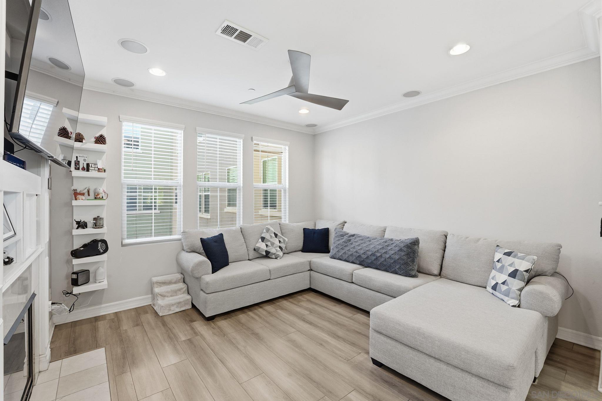 Detail Gallery Image 4 of 35 For 1830  Crimson Ct  #3,  Chula Vista,  CA 91913 - 2 Beds | 2/1 Baths