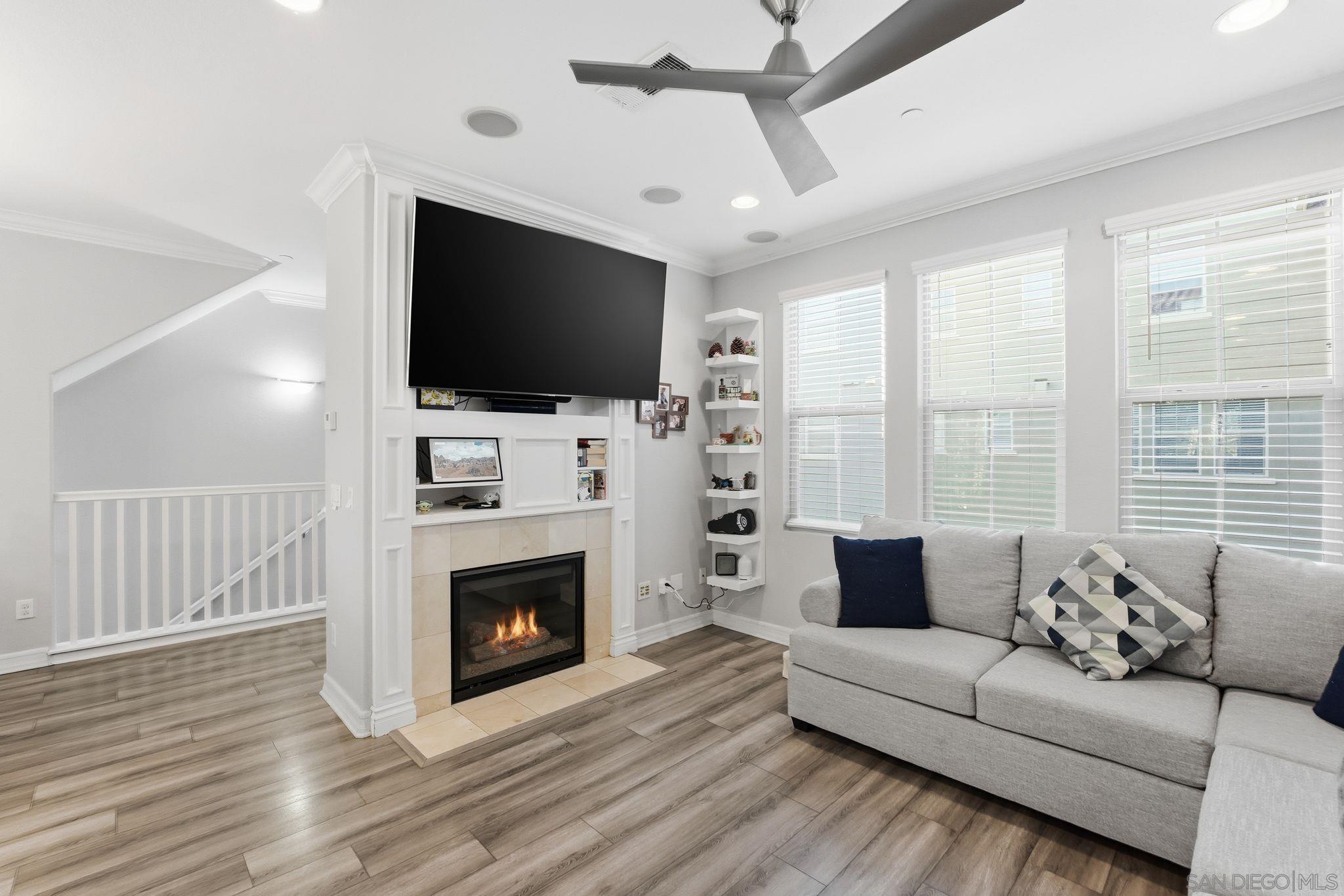 Detail Gallery Image 5 of 35 For 1830  Crimson Ct  #3,  Chula Vista,  CA 91913 - 2 Beds | 2/1 Baths