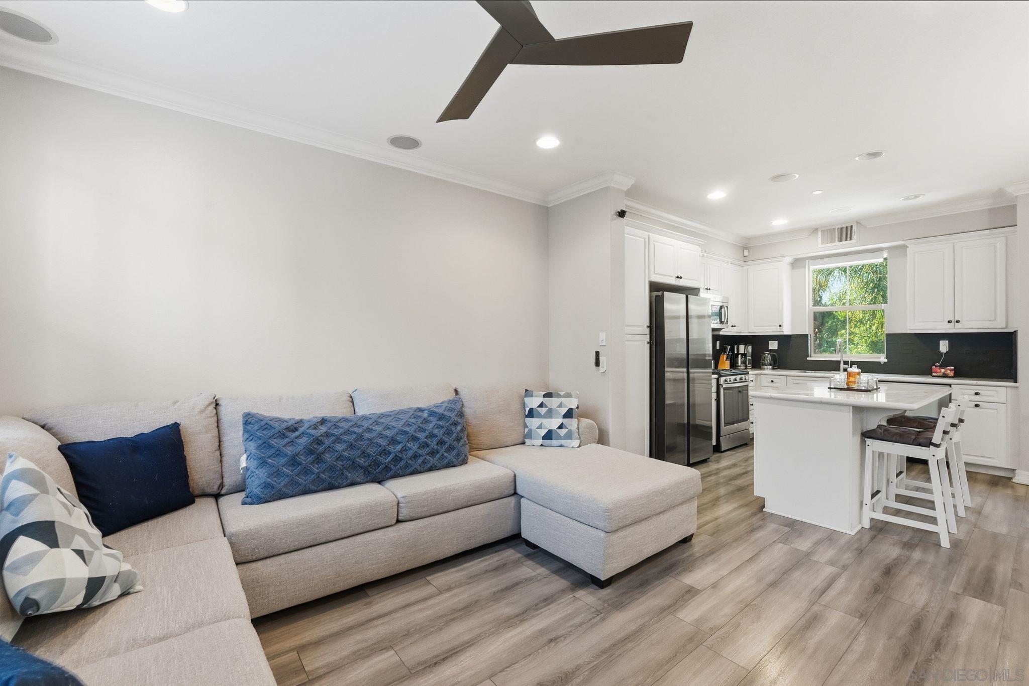 Detail Gallery Image 6 of 35 For 1830  Crimson Ct  #3,  Chula Vista,  CA 91913 - 2 Beds | 2/1 Baths