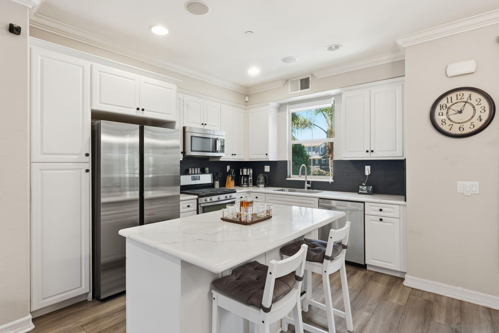 Detail Gallery Image 7 of 35 For 1830  Crimson Ct  #3,  Chula Vista,  CA 91913 - 2 Beds | 2/1 Baths