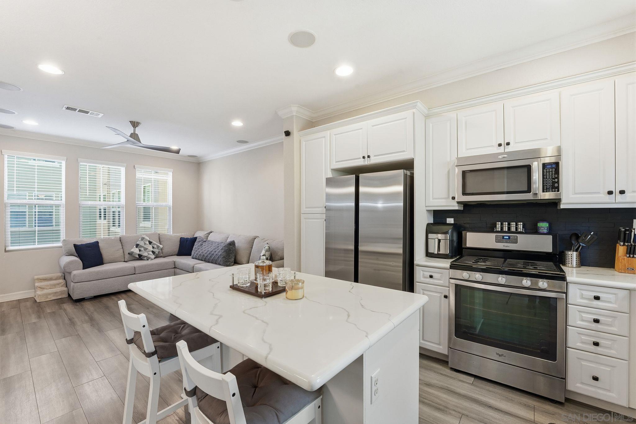 Detail Gallery Image 9 of 35 For 1830  Crimson Ct  #3,  Chula Vista,  CA 91913 - 2 Beds | 2/1 Baths