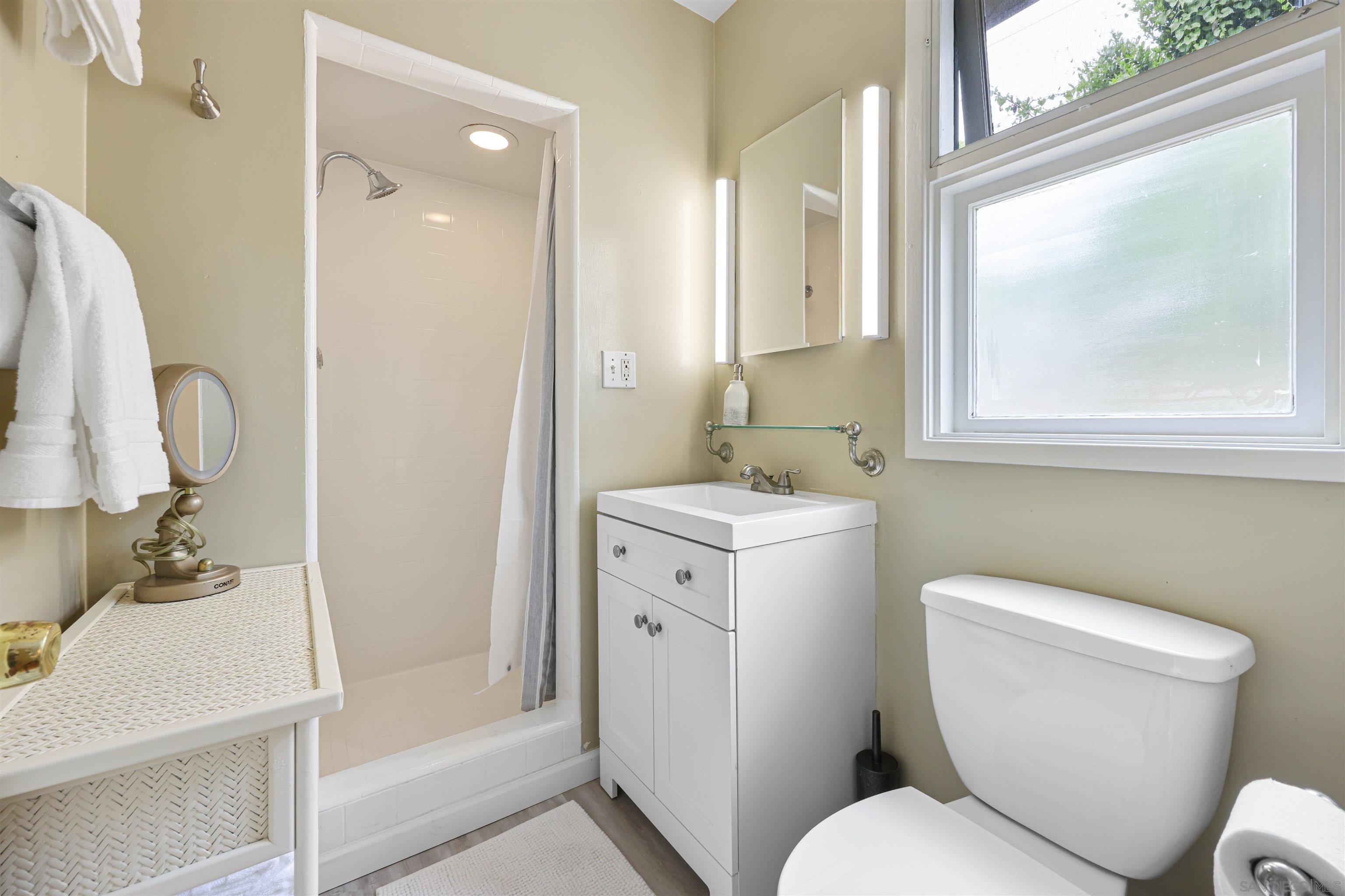 Detail Gallery Image 13 of 38 For 8260  Paseo Del Ocaso, La Jolla,  CA 92037 - 4 Beds | 2 Baths