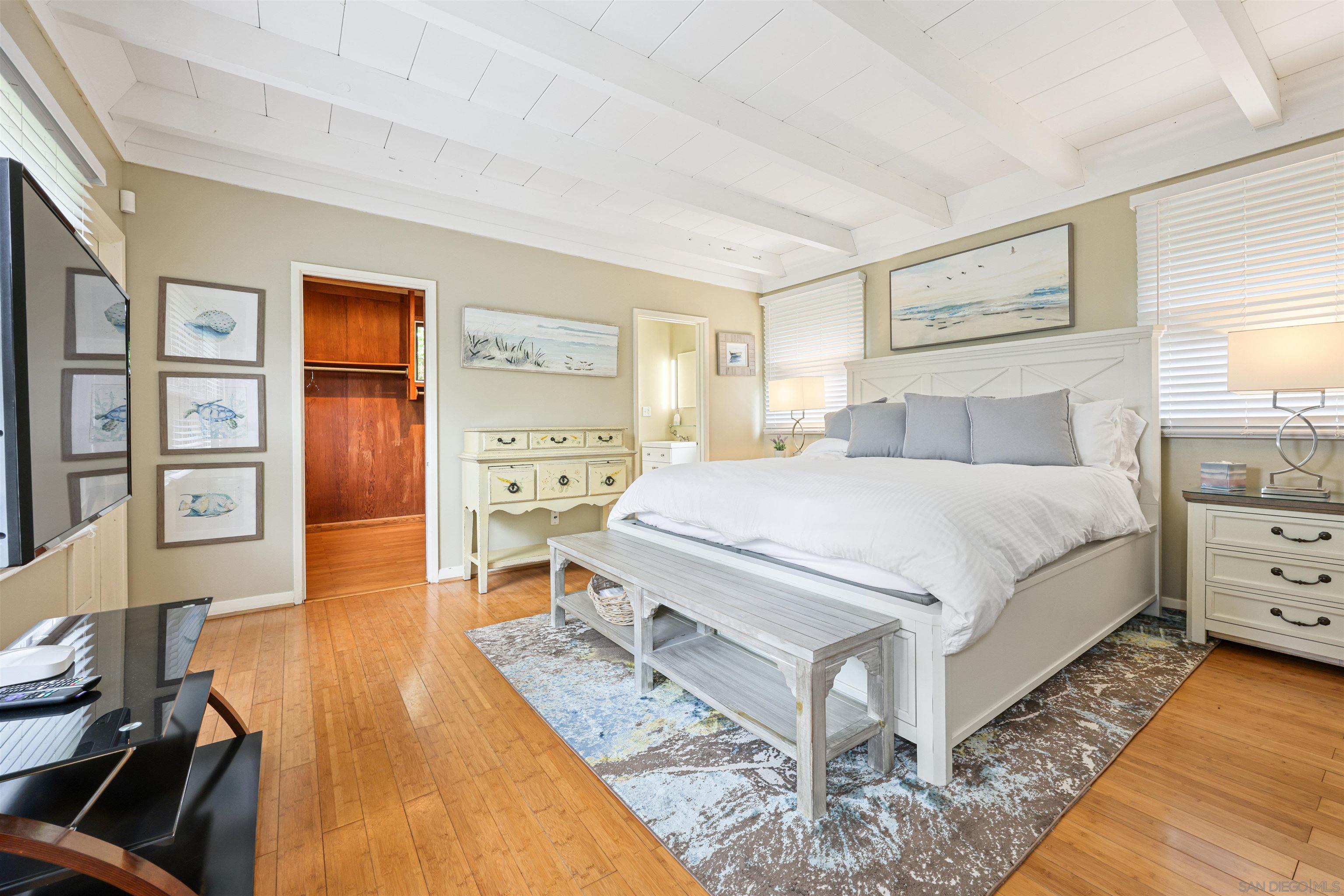 Detail Gallery Image 18 of 38 For 8260  Paseo Del Ocaso, La Jolla,  CA 92037 - 4 Beds | 2 Baths