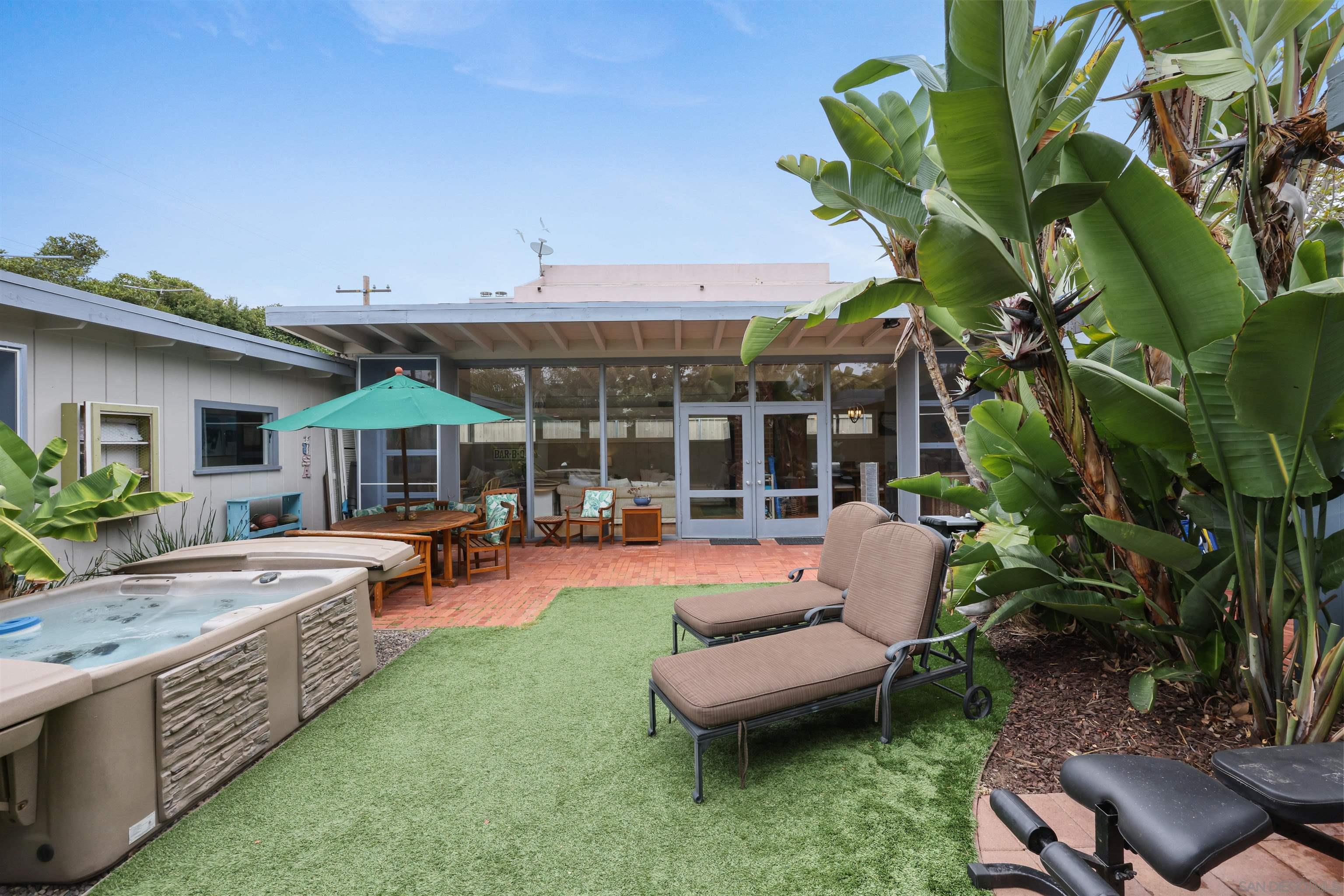 Detail Gallery Image 20 of 38 For 8260  Paseo Del Ocaso, La Jolla,  CA 92037 - 4 Beds | 2 Baths