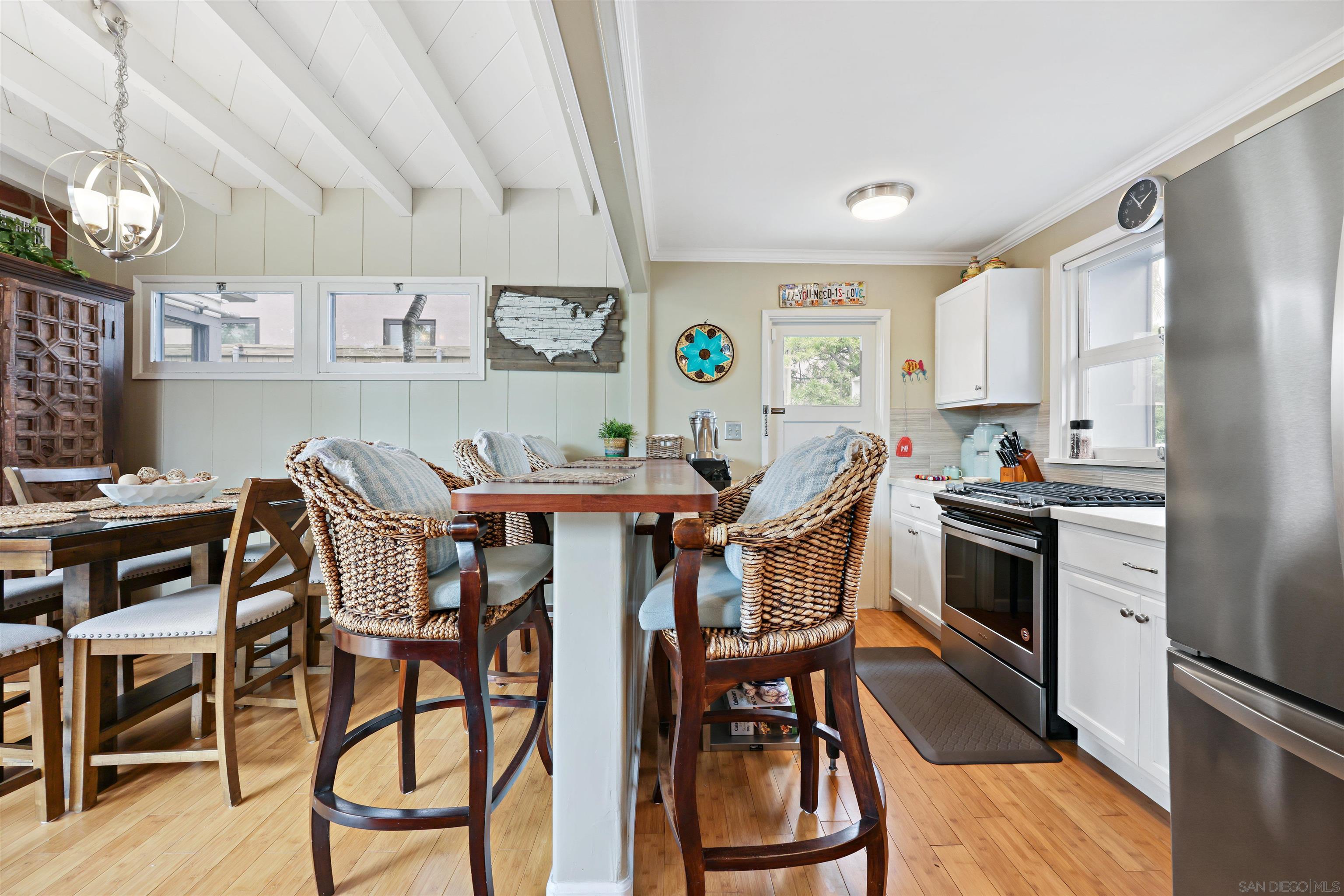 Detail Gallery Image 4 of 38 For 8260  Paseo Del Ocaso, La Jolla,  CA 92037 - 4 Beds | 2 Baths