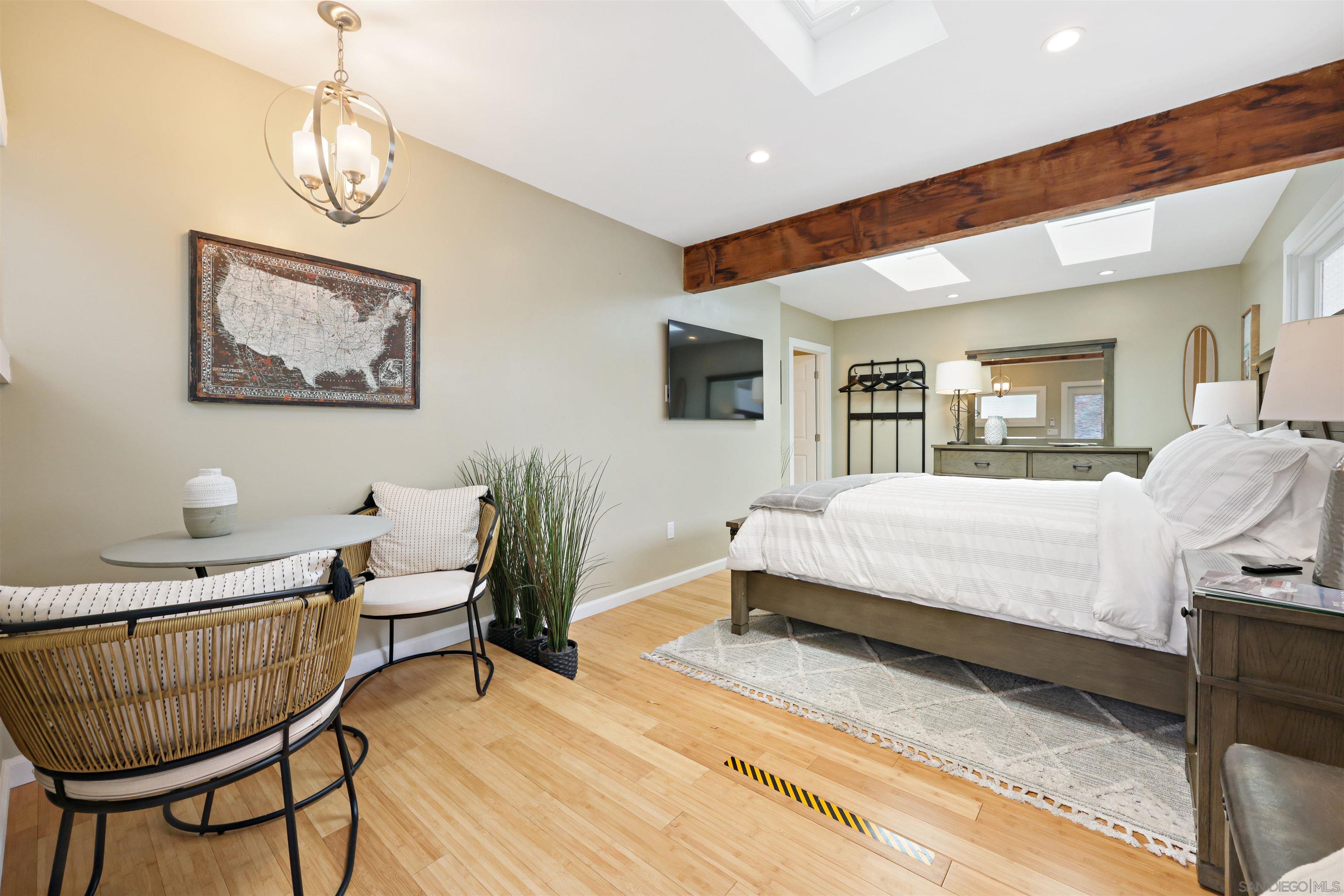 Detail Gallery Image 6 of 38 For 8260  Paseo Del Ocaso, La Jolla,  CA 92037 - 4 Beds | 2 Baths