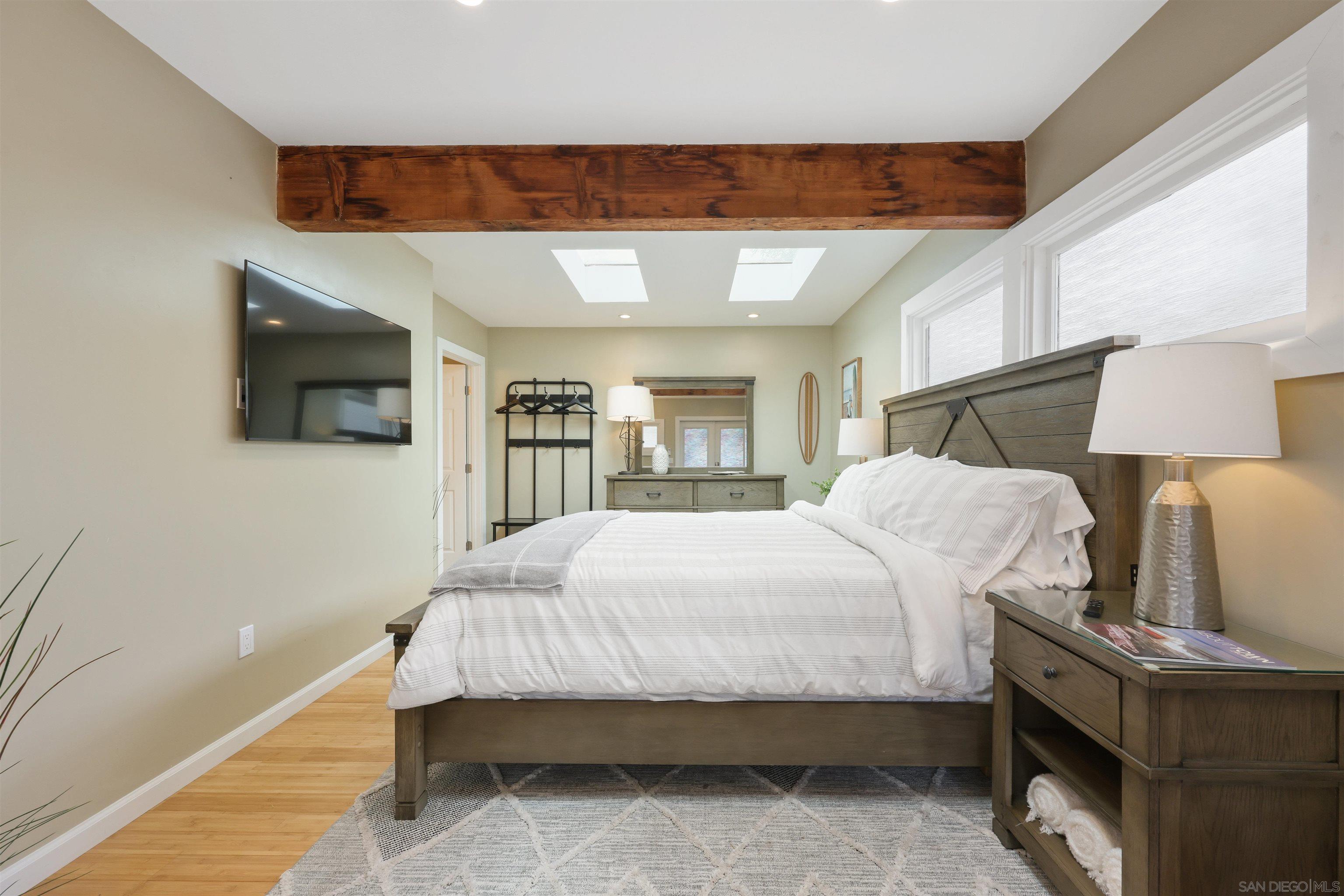 Detail Gallery Image 7 of 38 For 8260  Paseo Del Ocaso, La Jolla,  CA 92037 - 4 Beds | 2 Baths