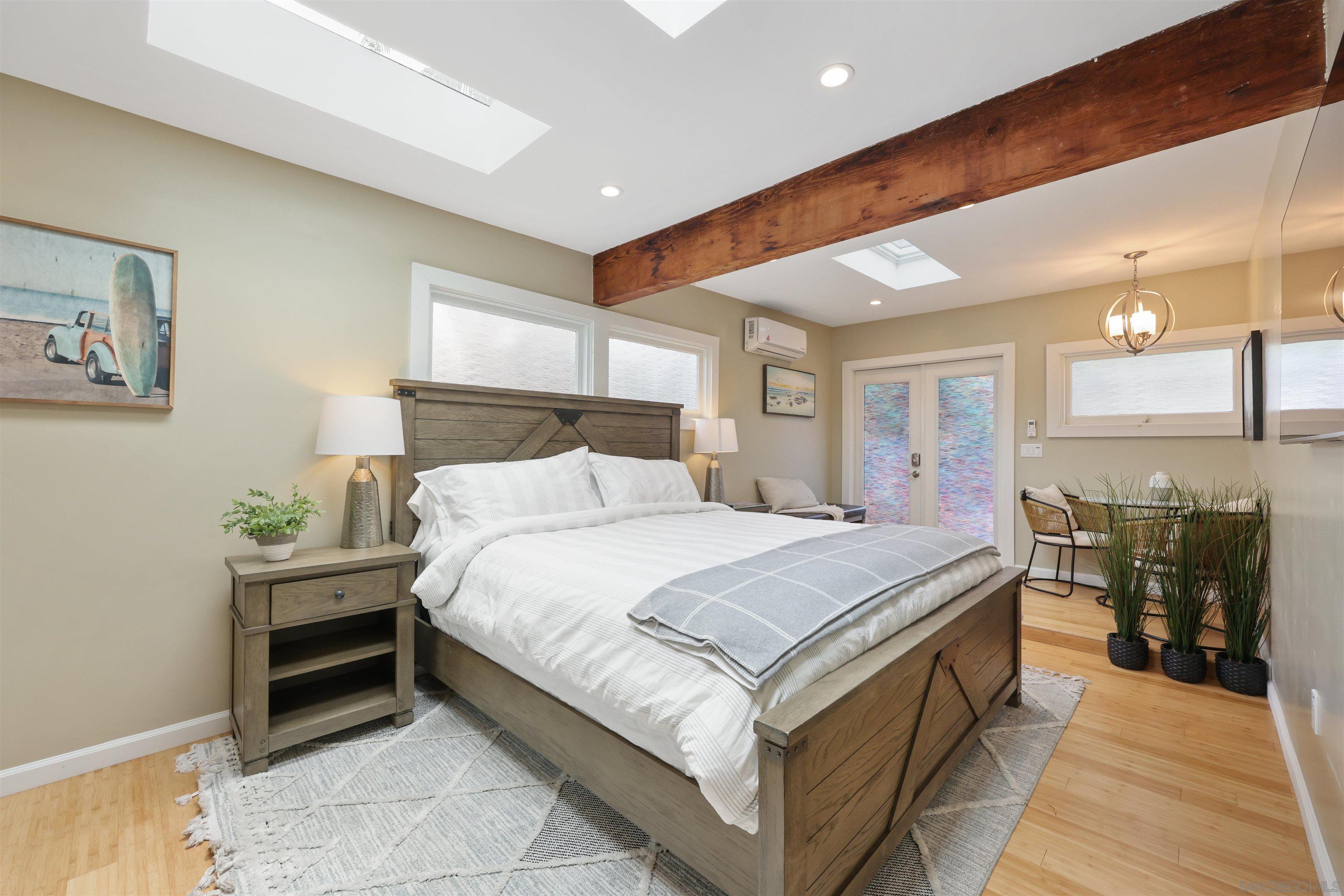 Detail Gallery Image 9 of 38 For 8260  Paseo Del Ocaso, La Jolla,  CA 92037 - 4 Beds | 2 Baths