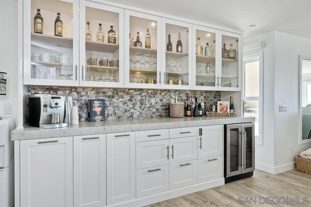 Detail Gallery Image 5 of 24 For 4465  Ocean Blvd  #UNIT 1,  San Diego,  CA 92109 - 2 Beds | 2 Baths