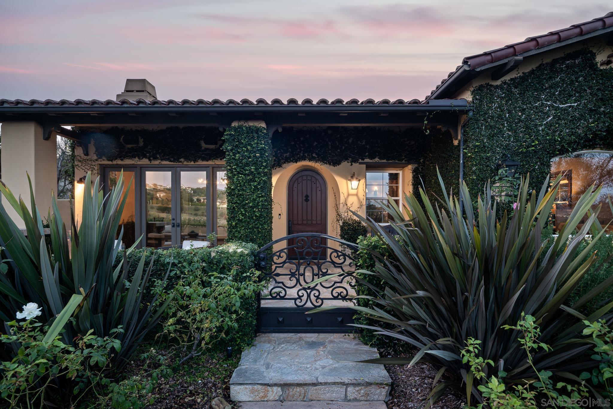 Detail Gallery Image 2 of 39 For 8341  Santaluz Village Green E, San Diego,  CA 92127 - 3 Beds | 2/1 Baths