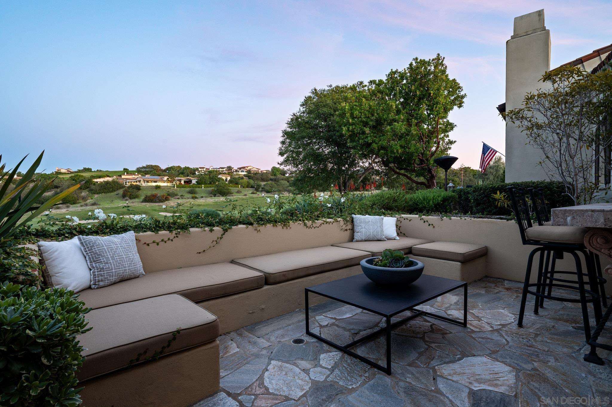 Detail Gallery Image 5 of 39 For 8341  Santaluz Village Green E, San Diego,  CA 92127 - 3 Beds | 2/1 Baths